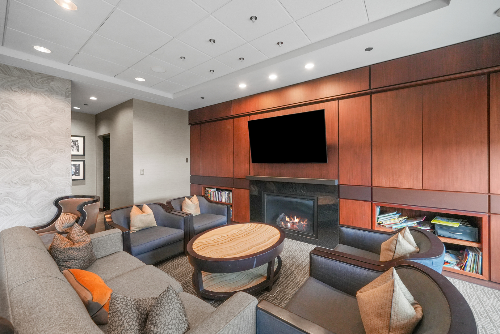 130 N Garland Court Unit: 2206