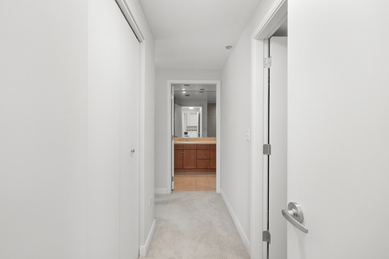 130 N Garland Court Unit: 2206