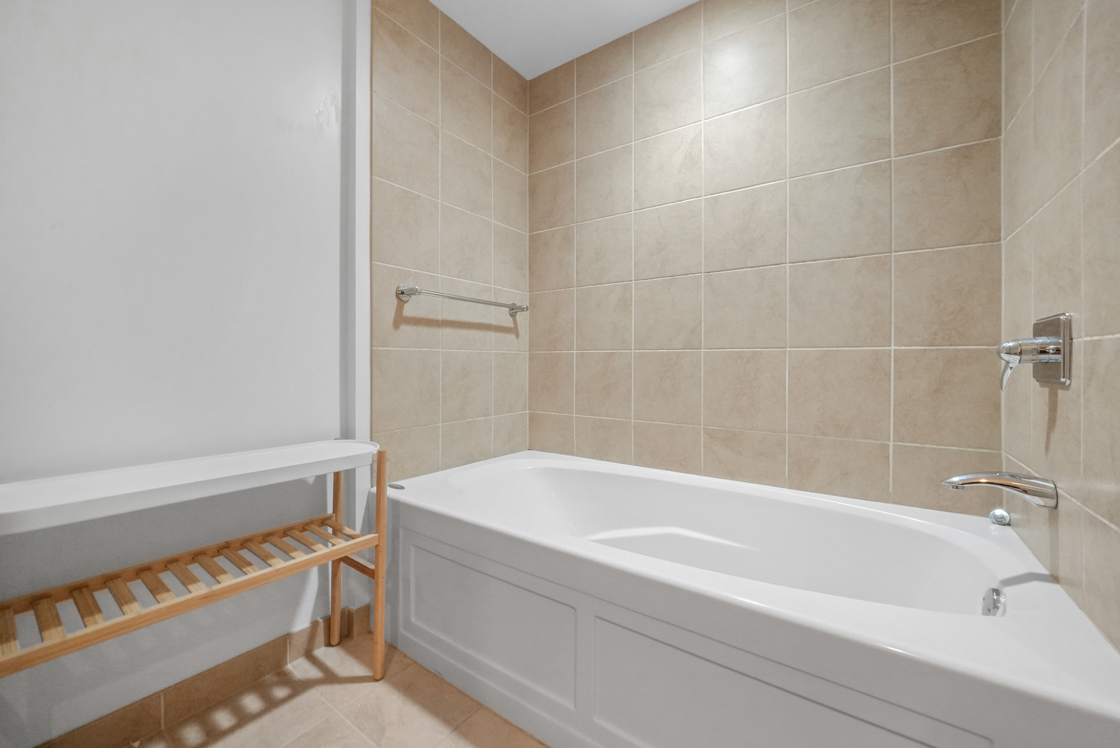 130 N Garland Court Unit: 2206