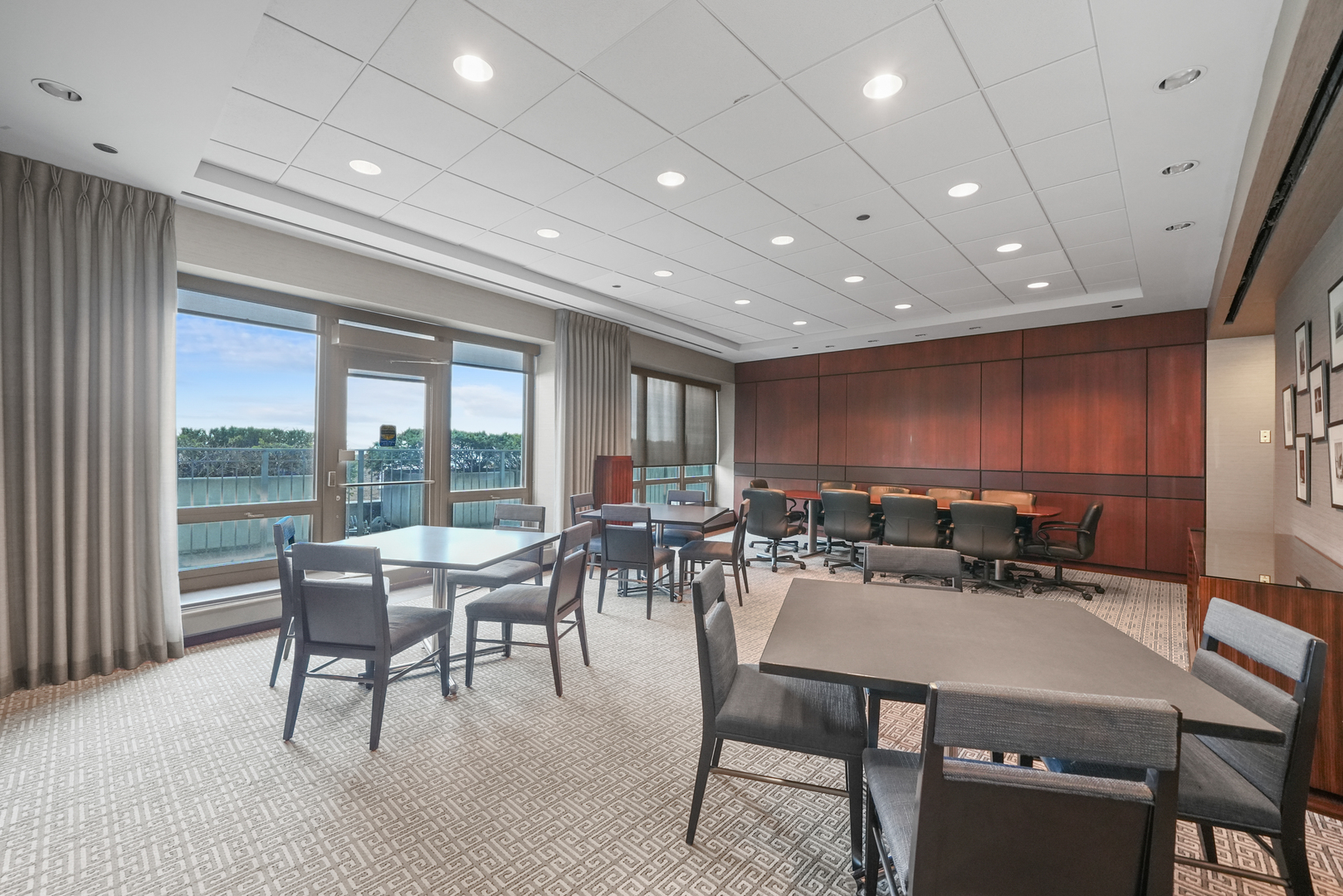 130 N Garland Court Unit: 2206