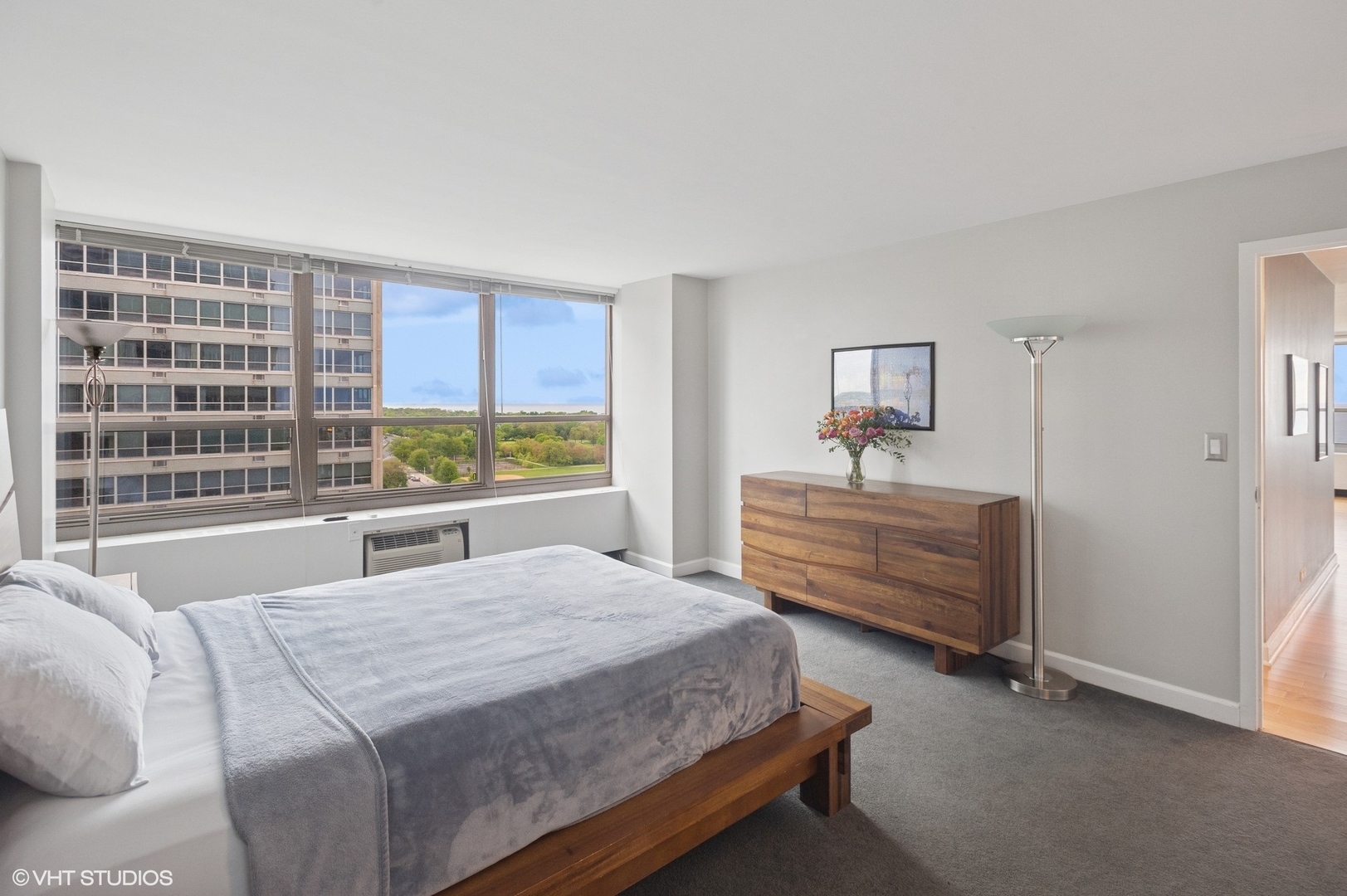 3550 N LAKE SHORE Drive Unit: 1901