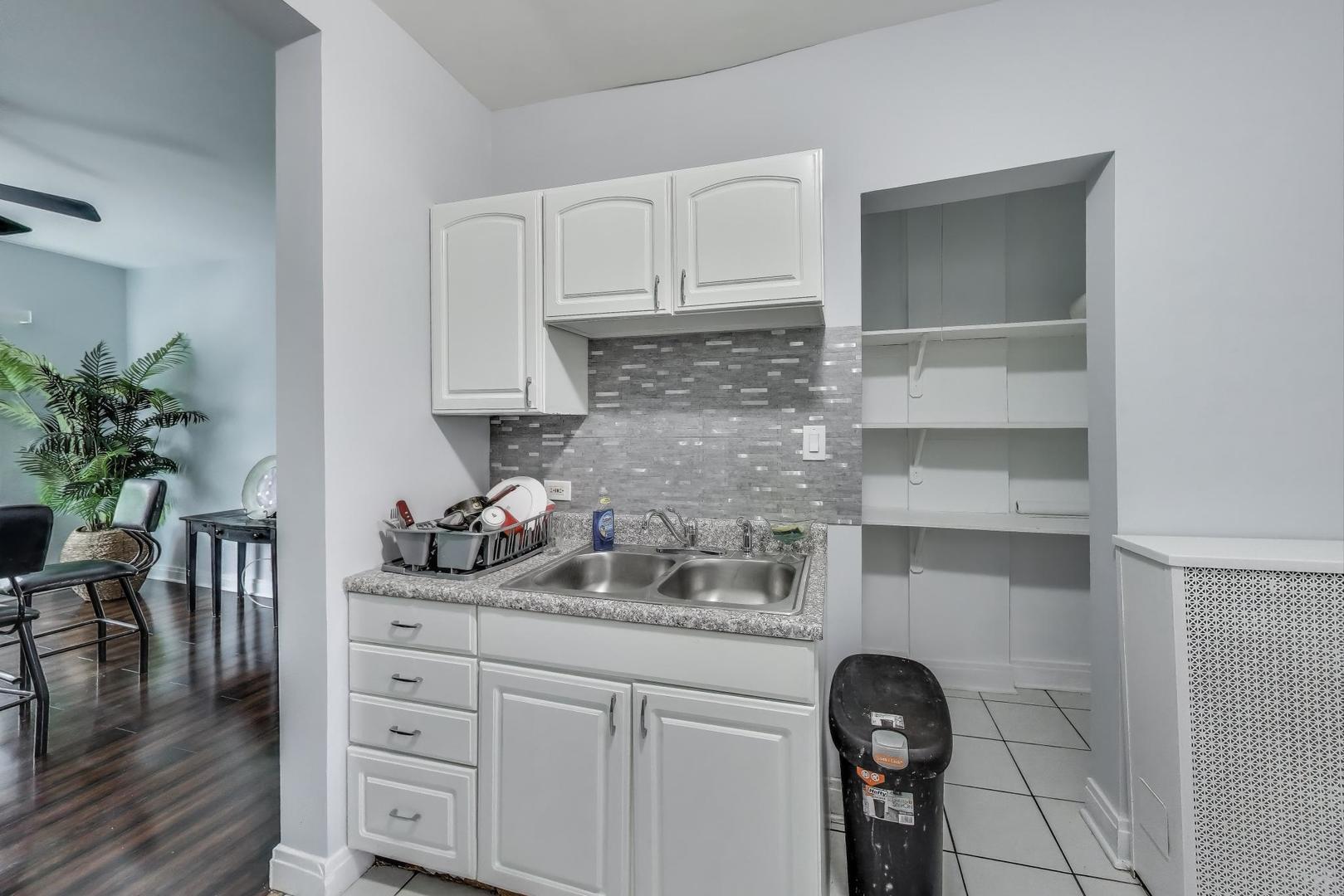 906 W Sunnyside Avenue Unit: 2A