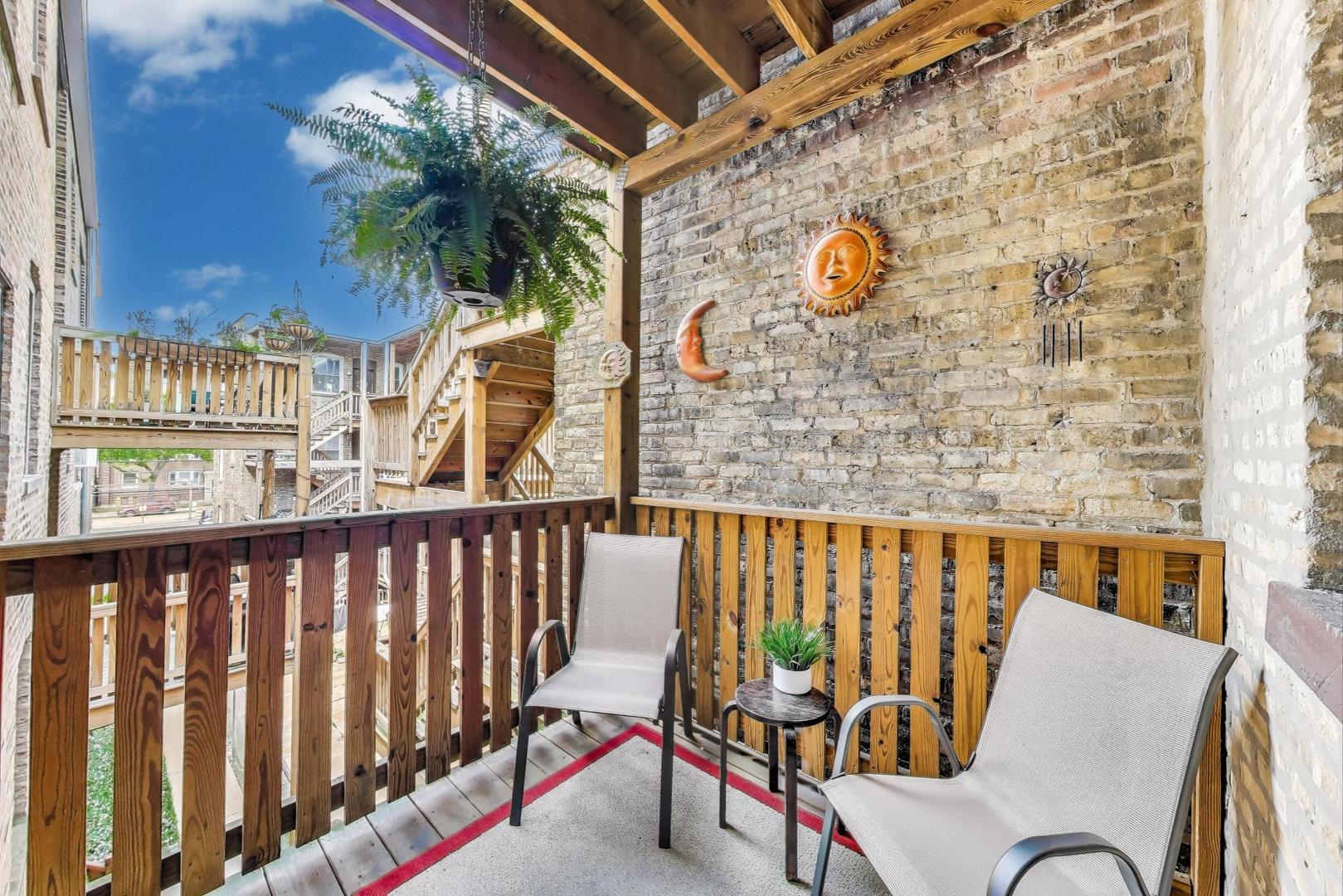 906 W Sunnyside Avenue Unit: 2A