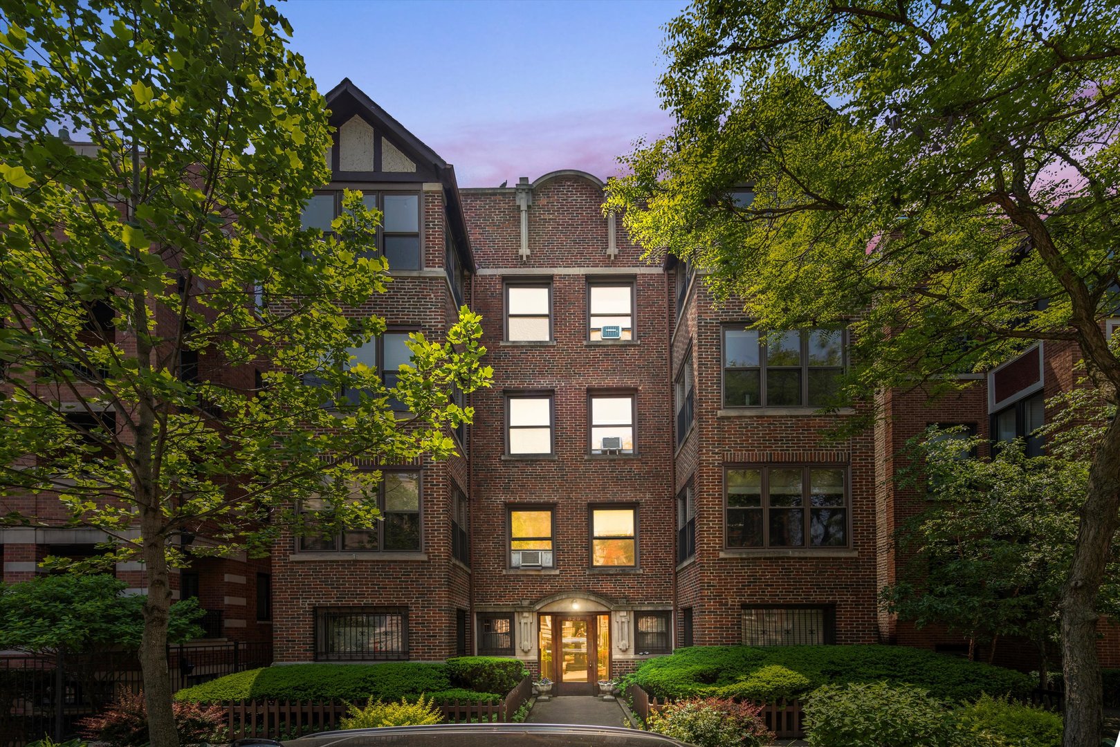 629 W BUCKINGHAM Place Unit: 3E