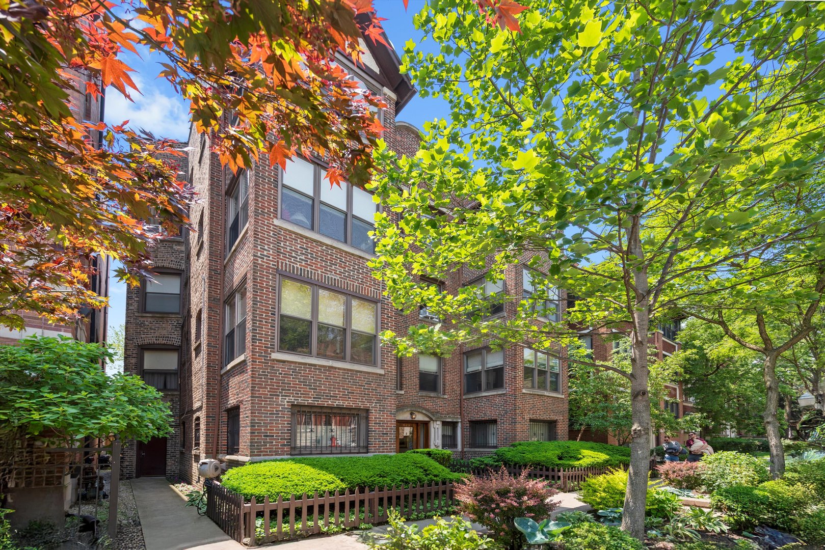 629 W BUCKINGHAM Place Unit: 3E