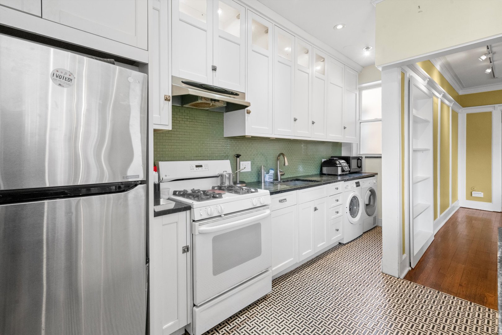 629 W BUCKINGHAM Place Unit: 3E