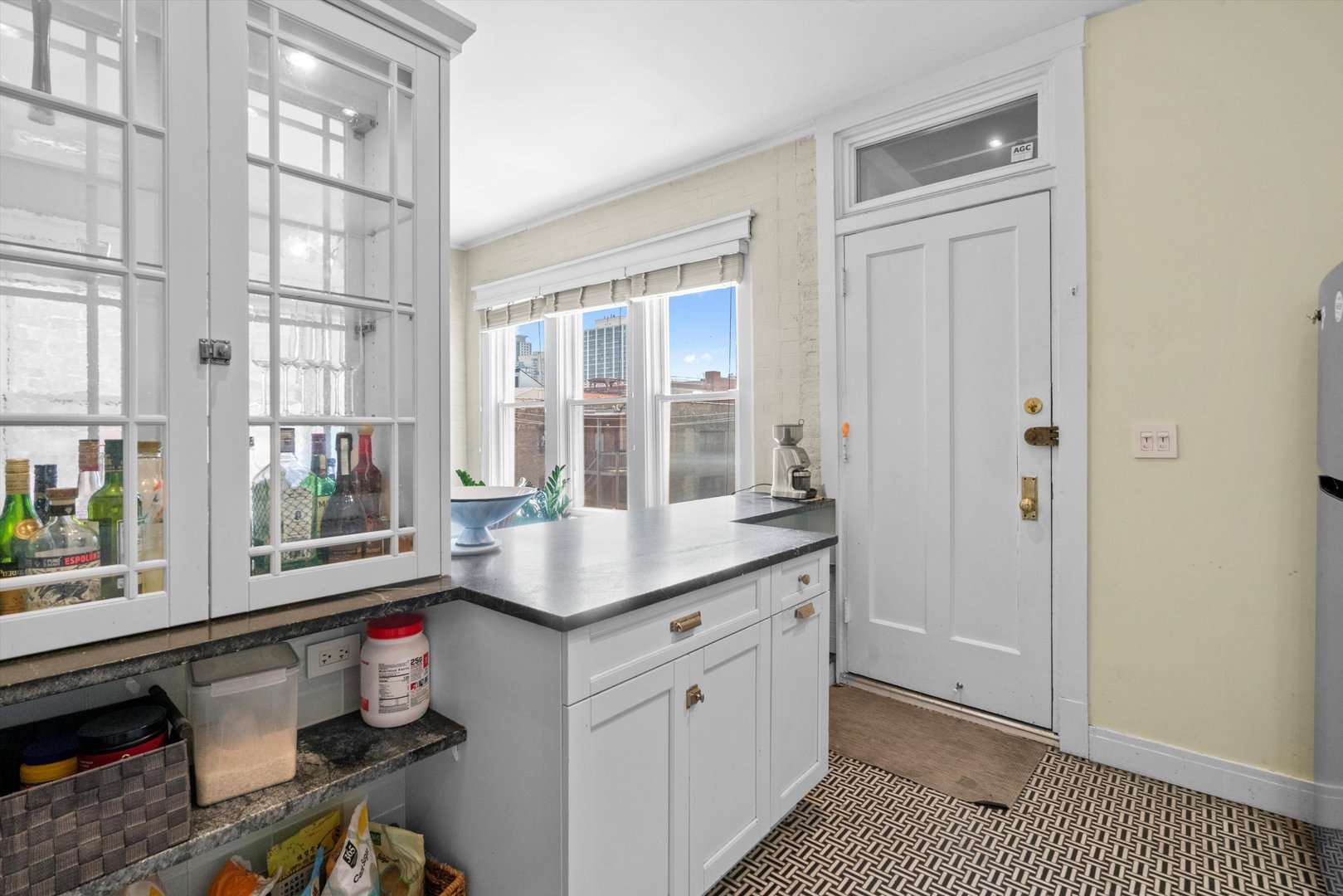 629 W BUCKINGHAM Place Unit: 3E
