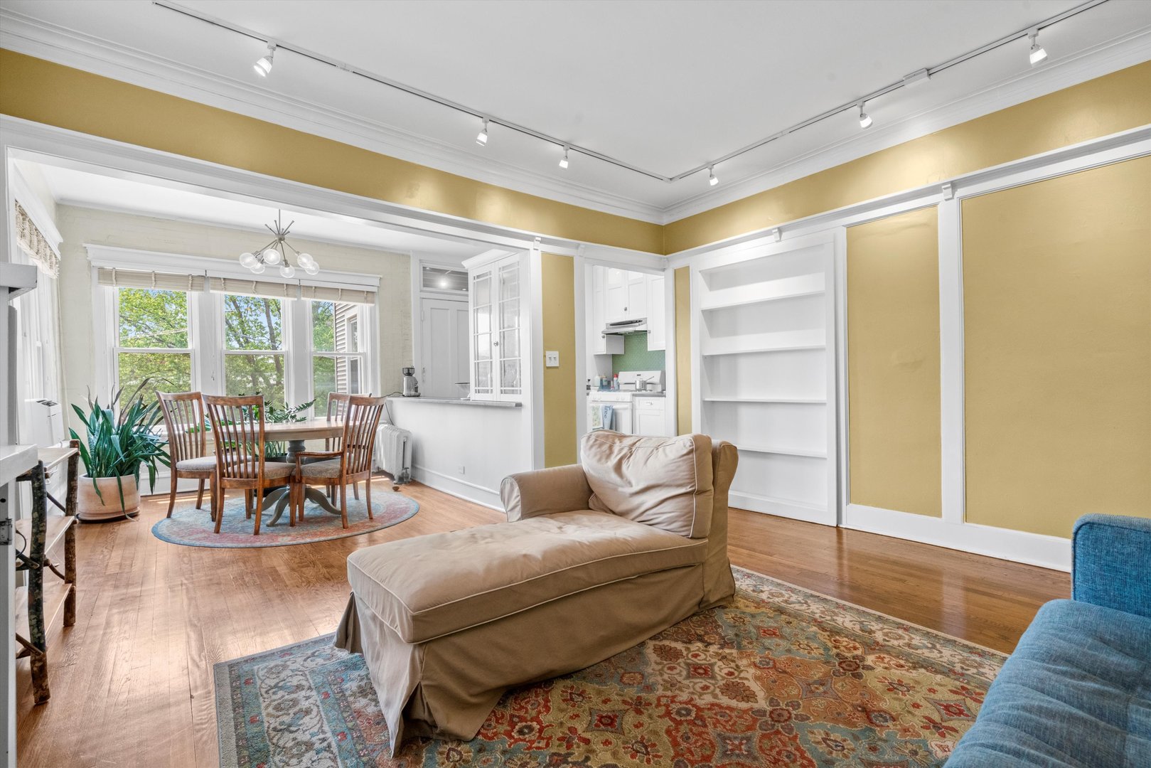 629 W BUCKINGHAM Place Unit: 3E