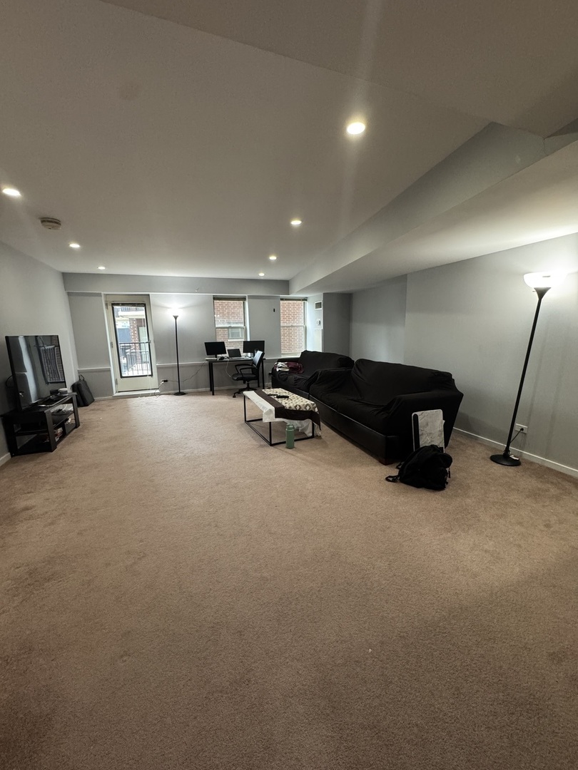 40 E 9th Street Unit: 907