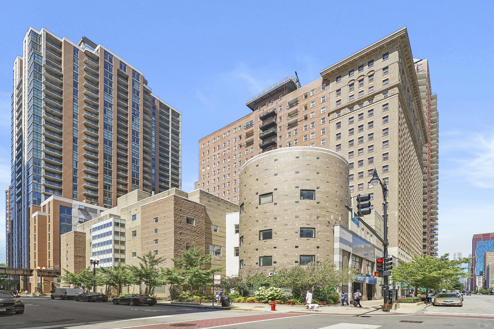 40 E 9th Street Unit: 907