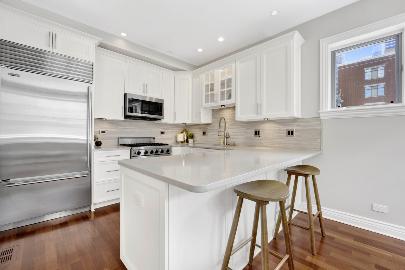 334 N JEFFERSON Street Unit: D