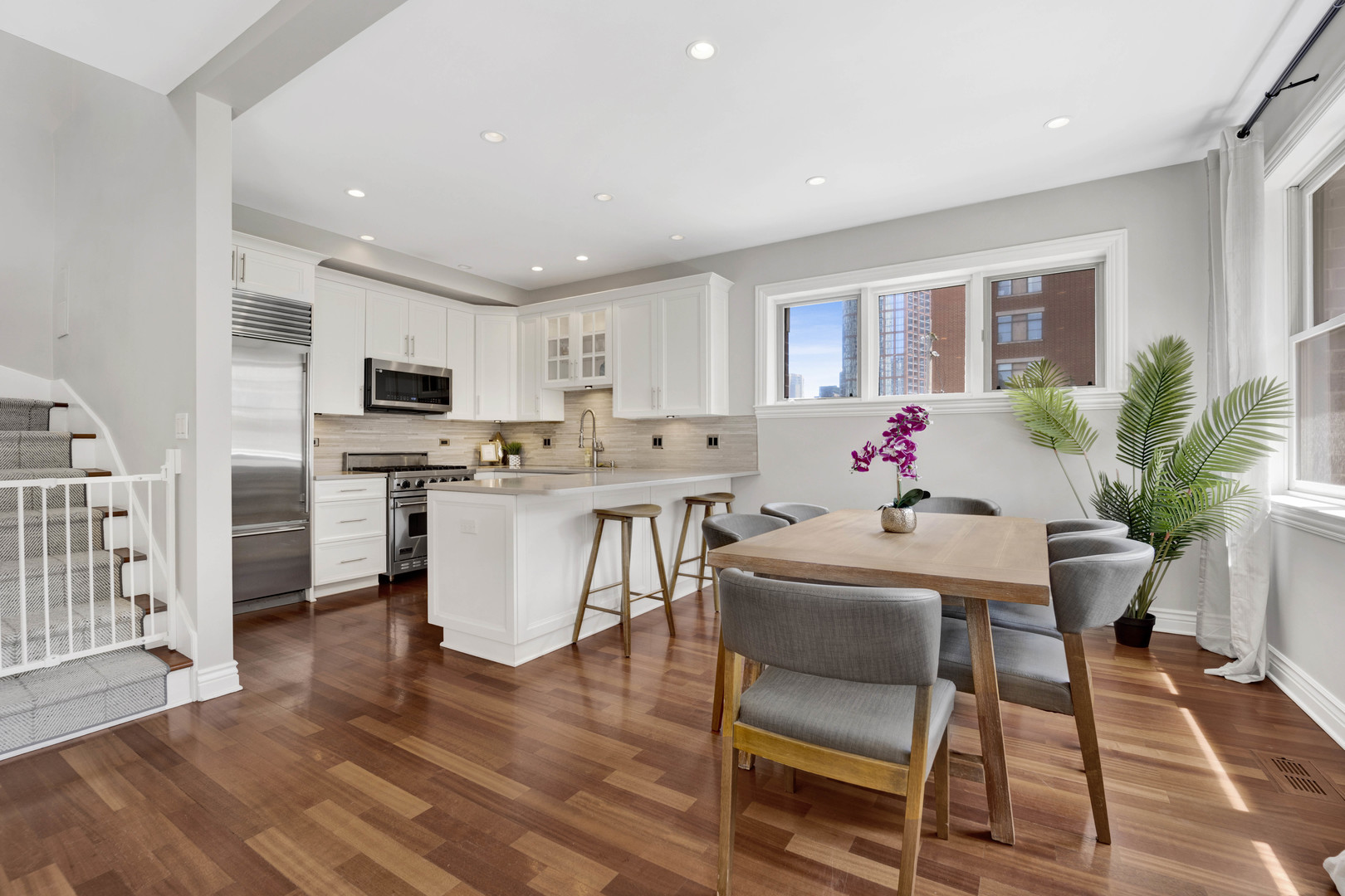 334 N JEFFERSON Street Unit: D