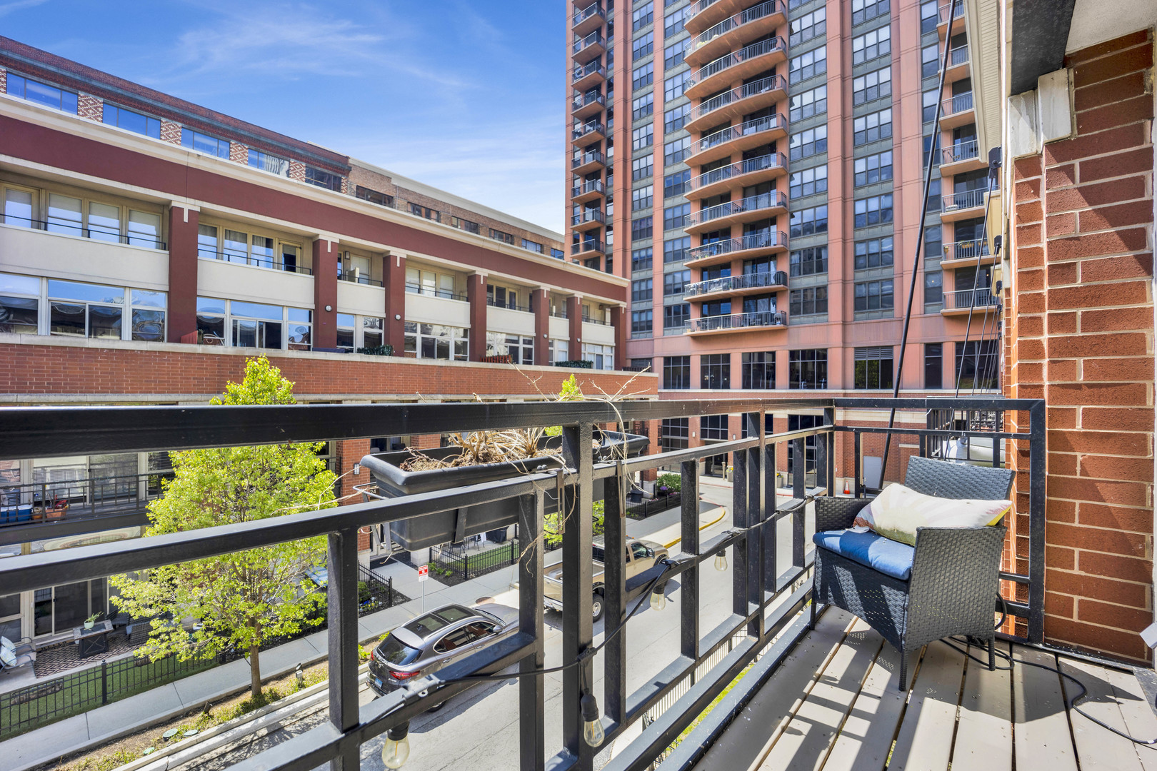 334 N JEFFERSON Street Unit: D