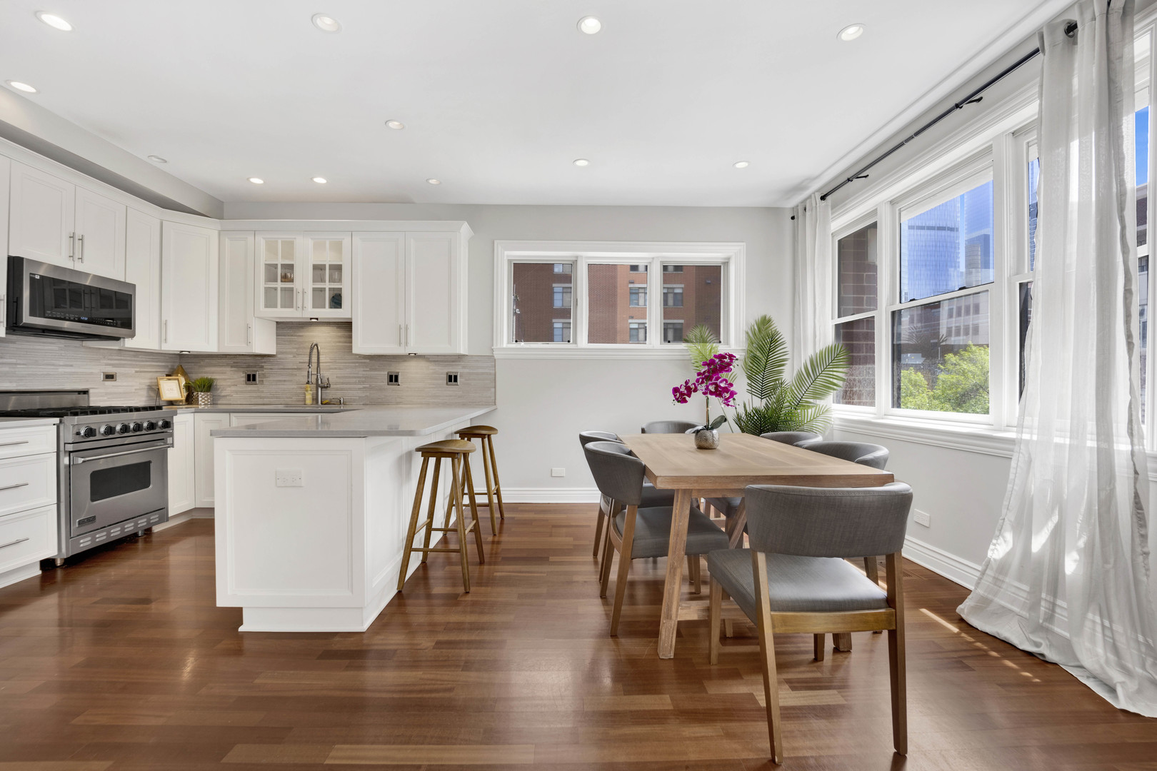 334 N JEFFERSON Street Unit: D