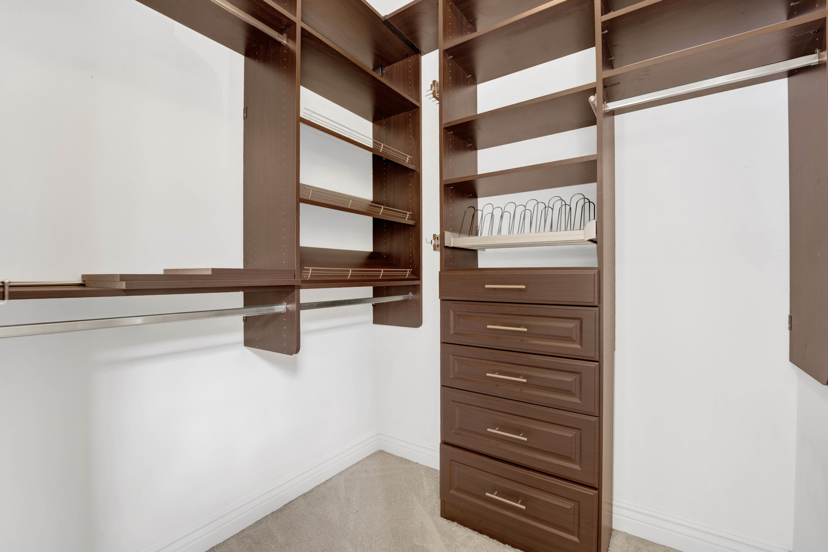 334 N JEFFERSON Street Unit: D