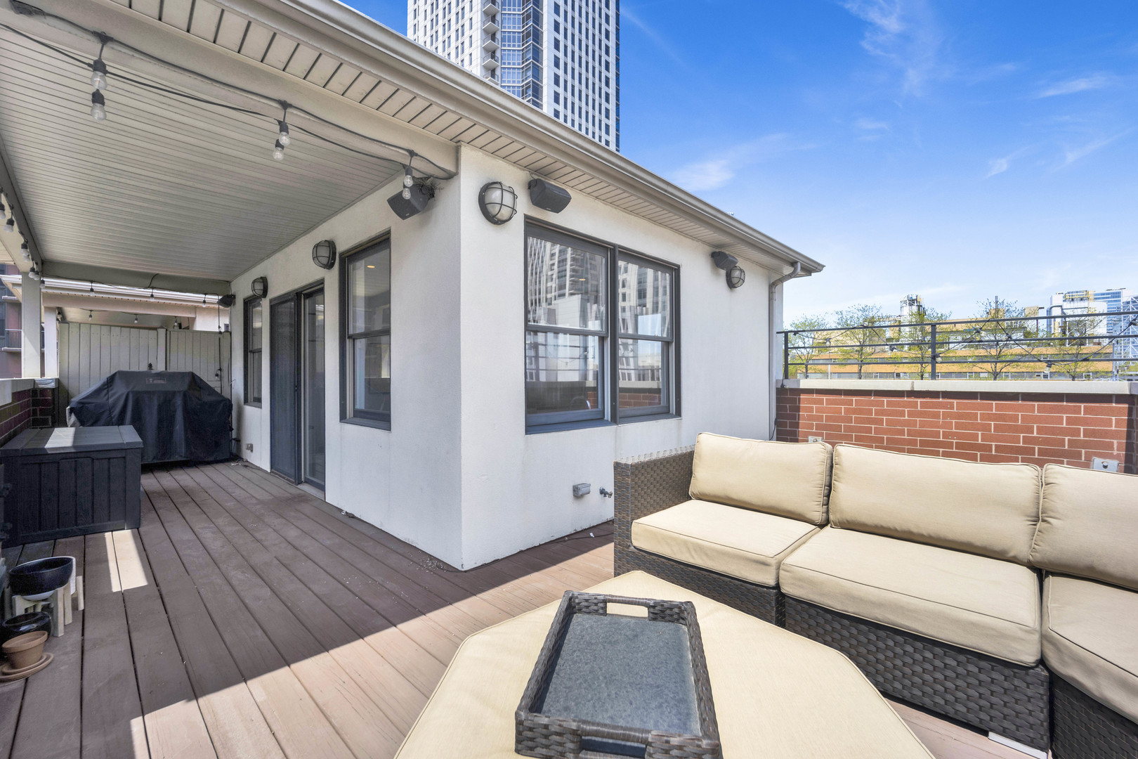 334 N JEFFERSON Street Unit: D