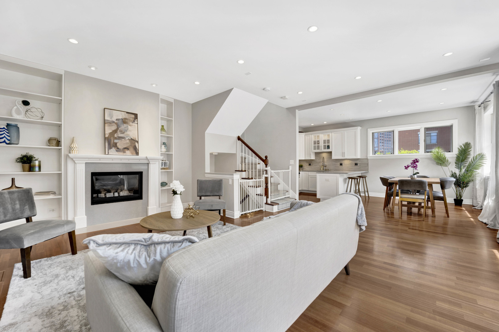 334 N JEFFERSON Street Unit: D