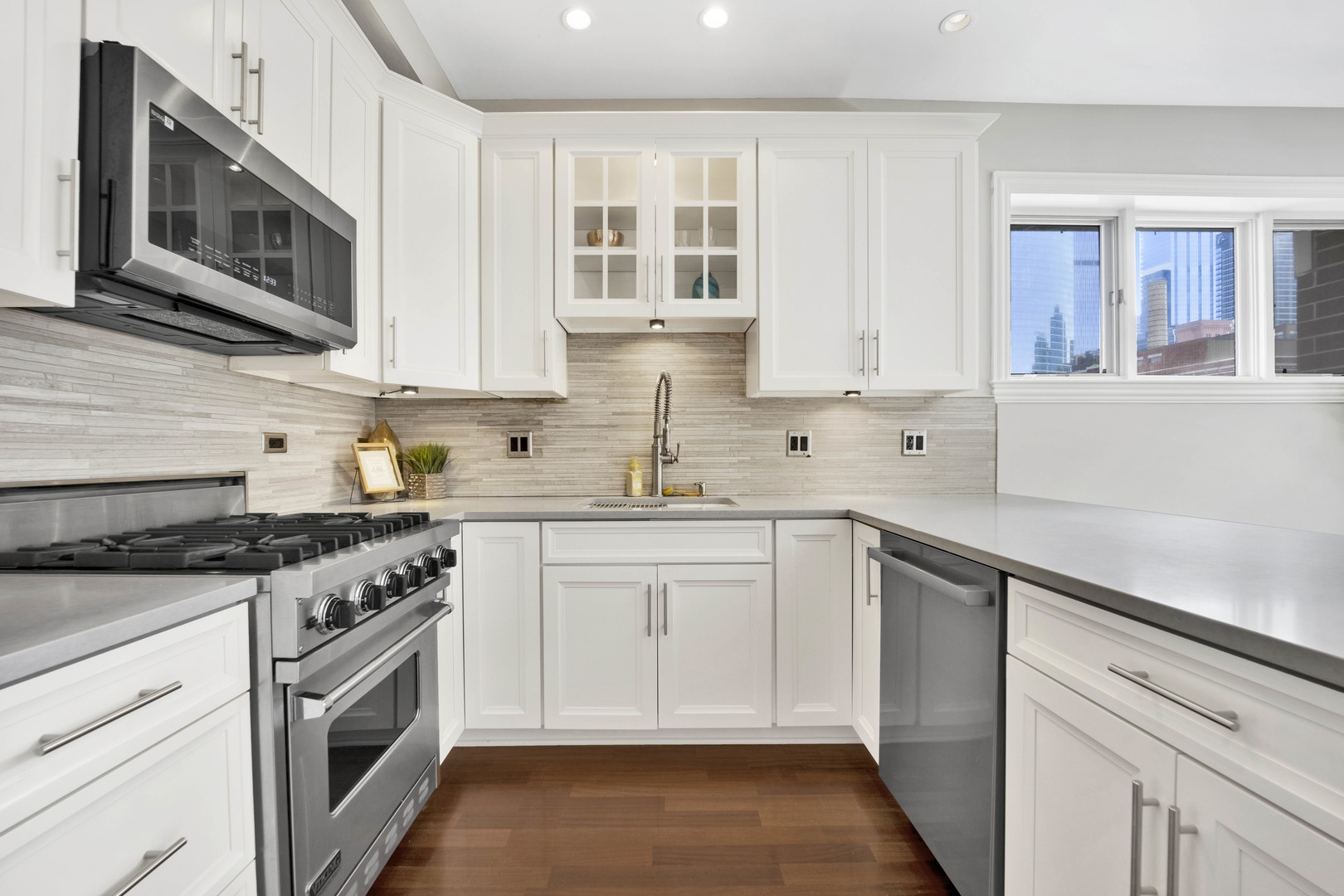 334 N JEFFERSON Street Unit: D