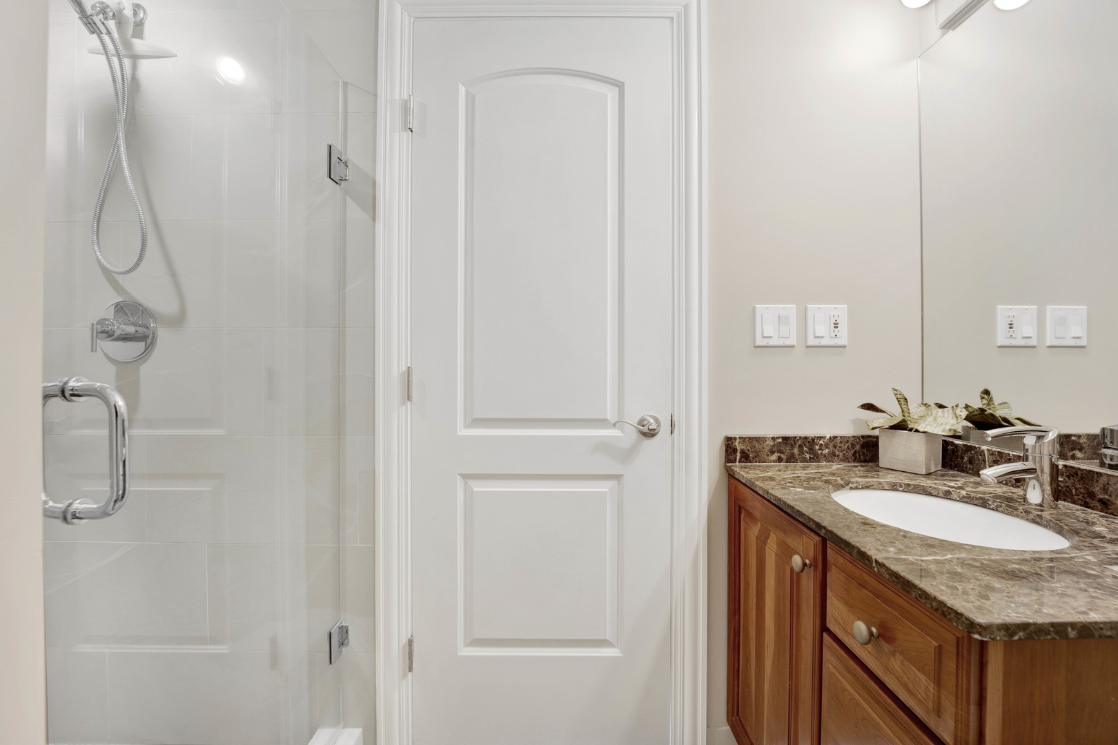 334 N JEFFERSON Street Unit: D