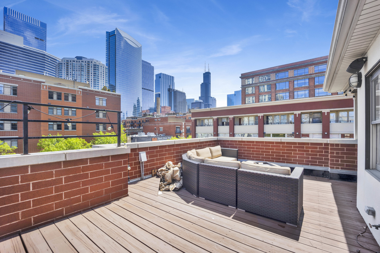 334 N JEFFERSON Street Unit: D