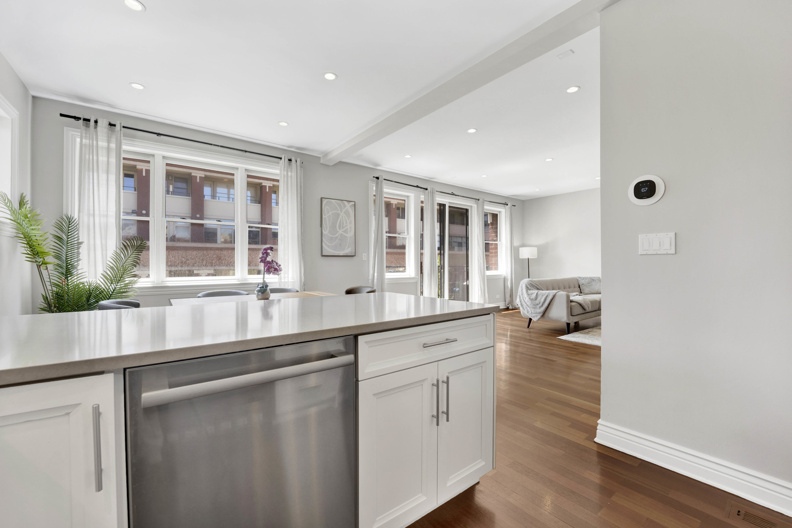 334 N JEFFERSON Street Unit: D