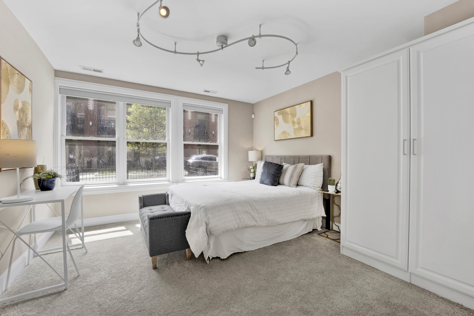 334 N JEFFERSON Street Unit: D