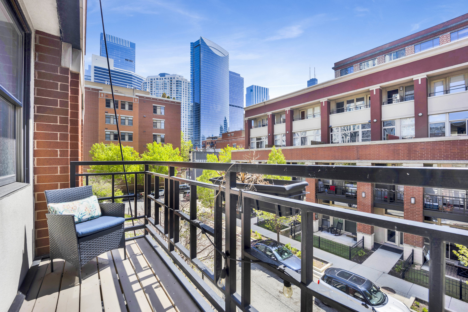 334 N JEFFERSON Street Unit: D