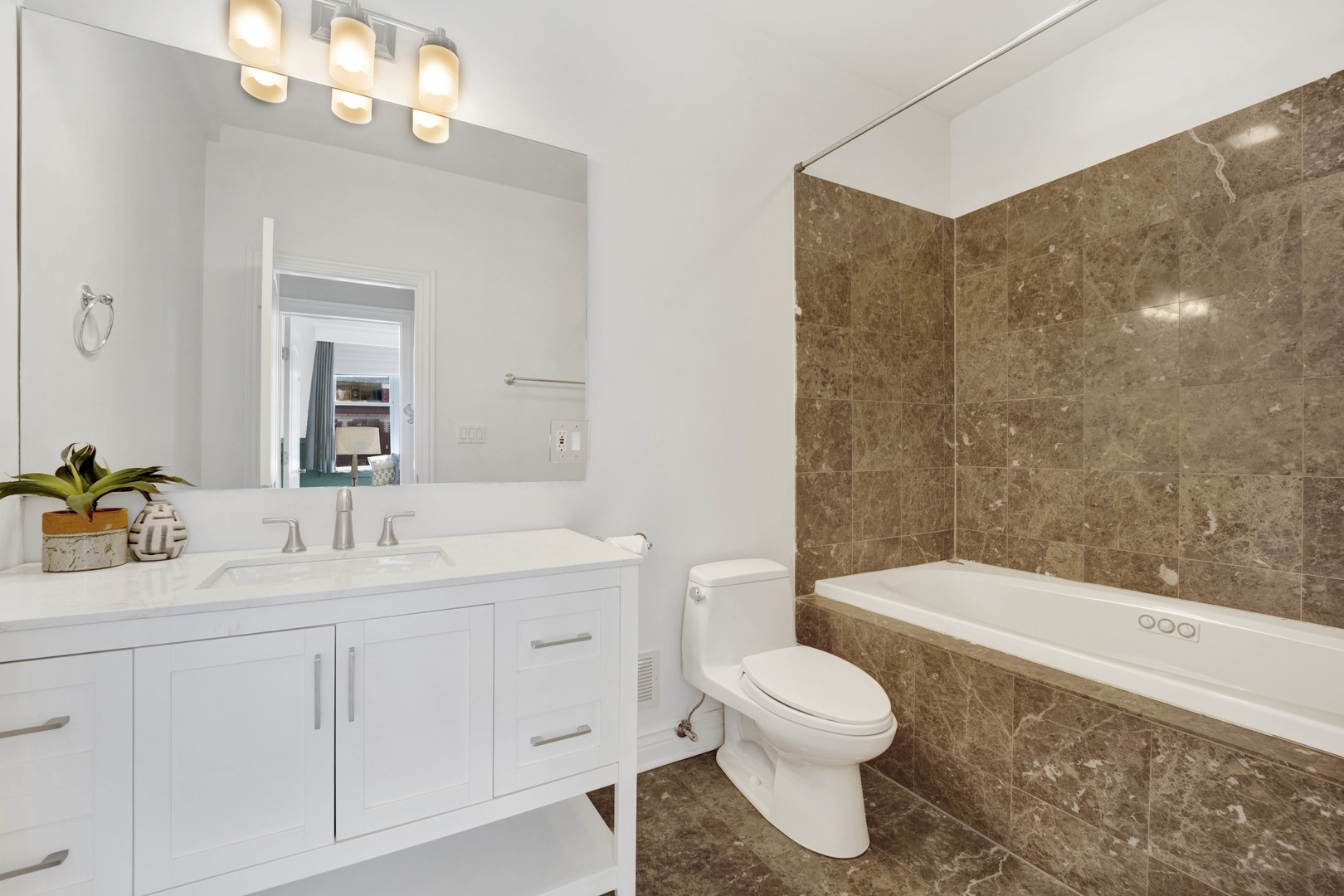 334 N JEFFERSON Street Unit: D