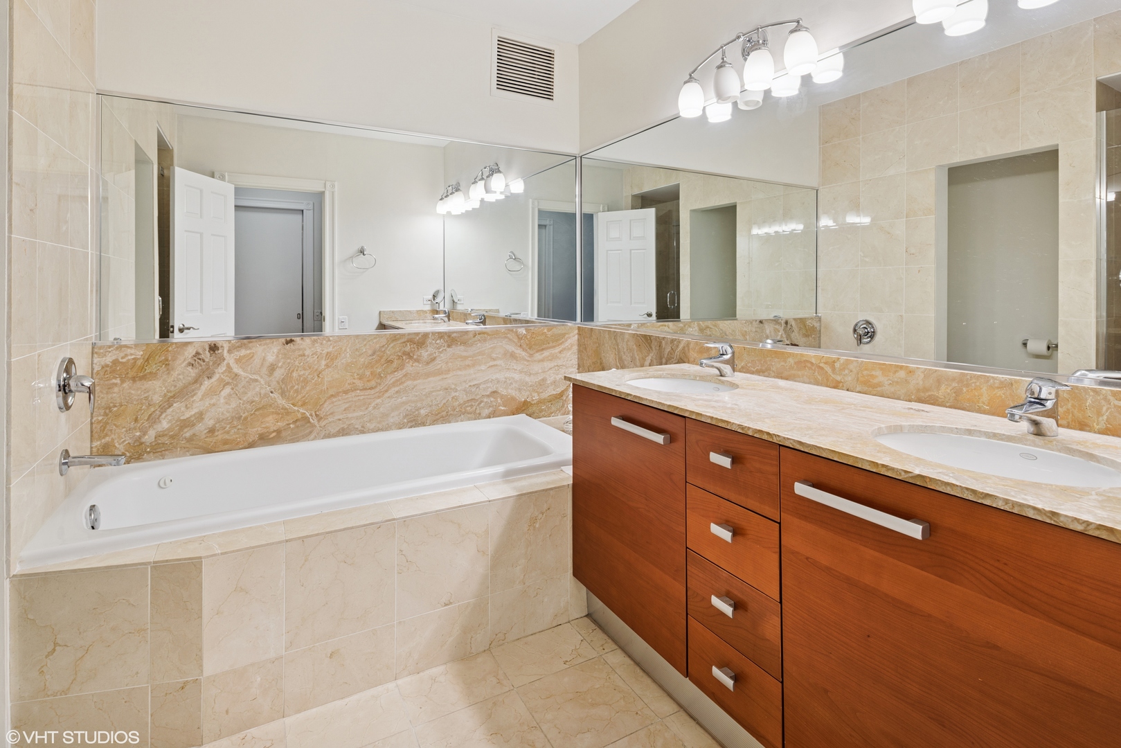 1100 N Lake Shore Drive Unit: 17B