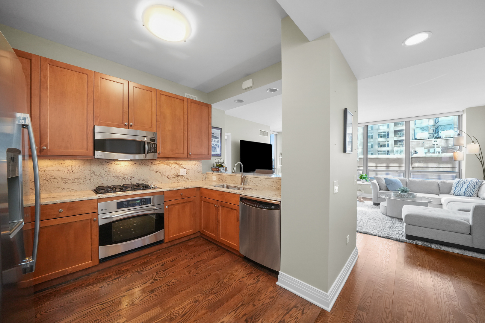 600 N Lake Shore Drive Unit: 807