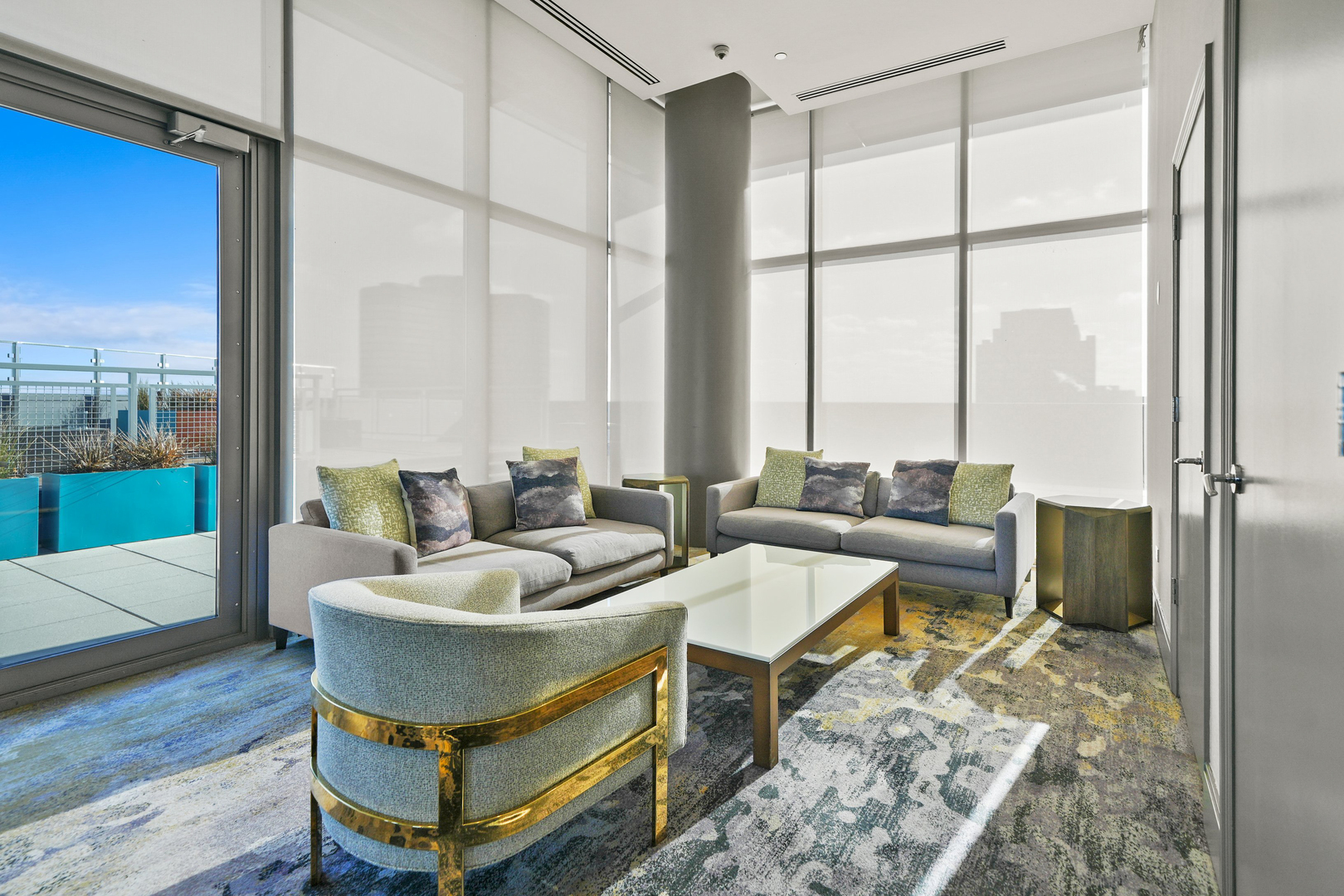 600 N Lake Shore Drive Unit: 807