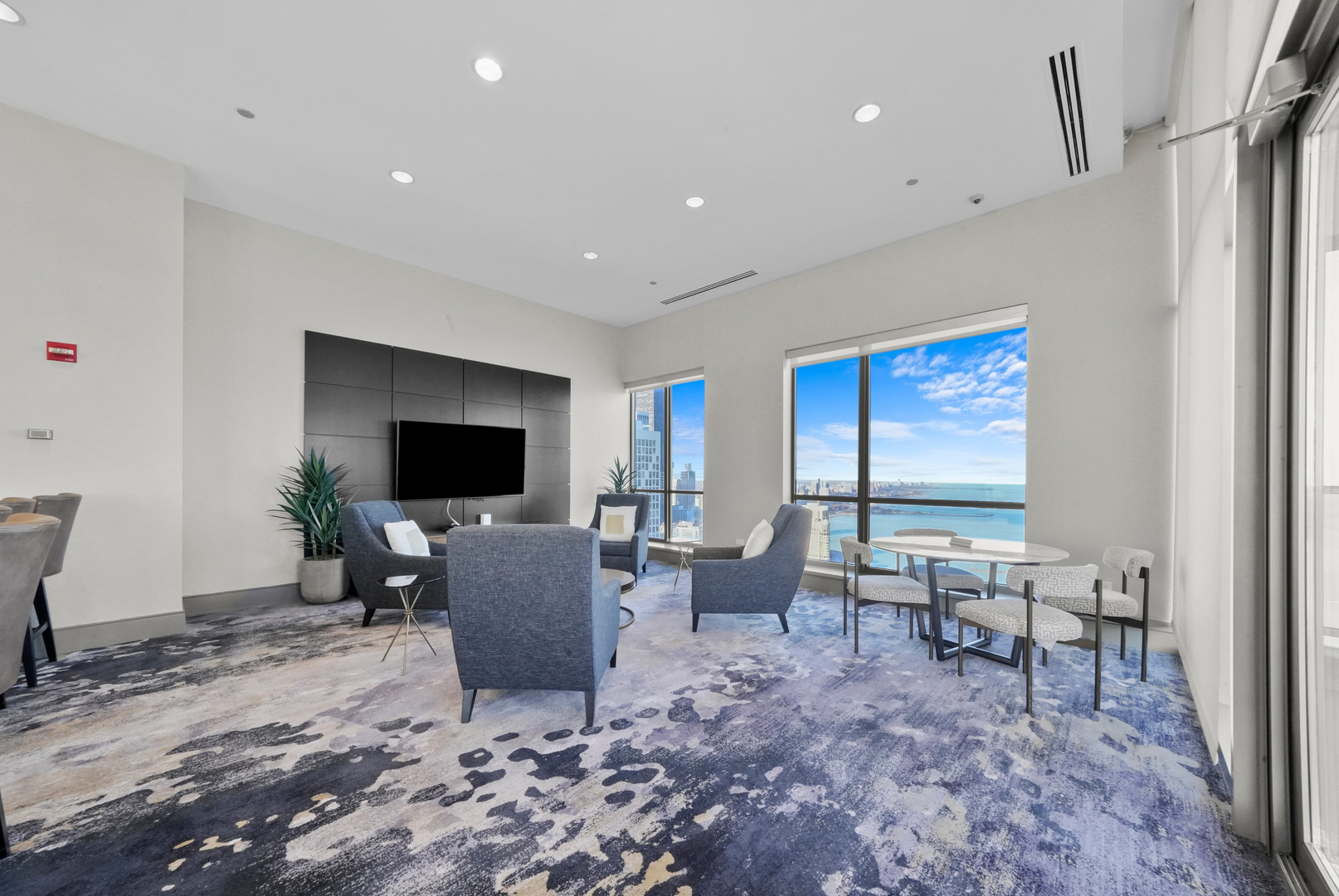 600 N Lake Shore Drive Unit: 807