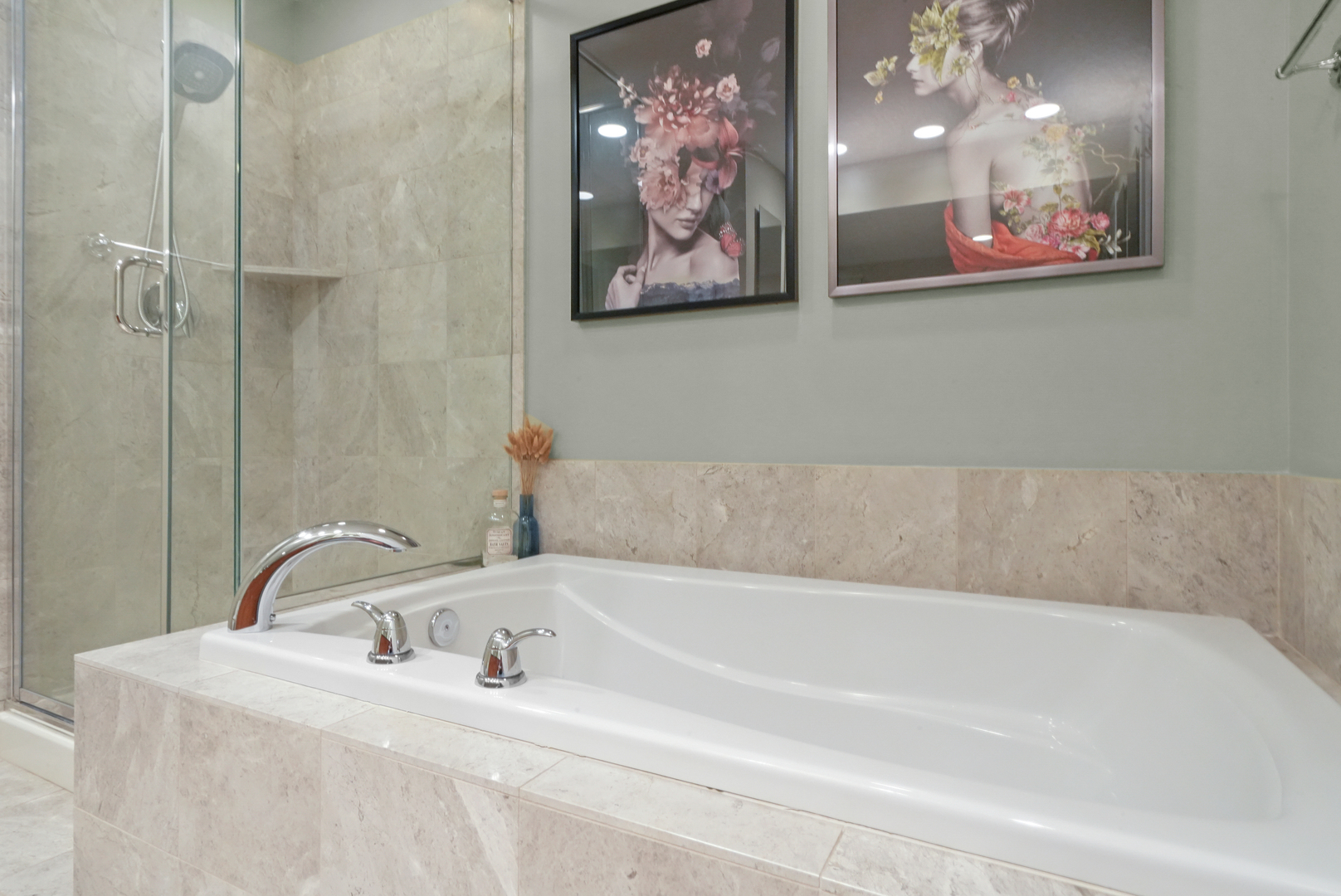 600 N Lake Shore Drive Unit: 807