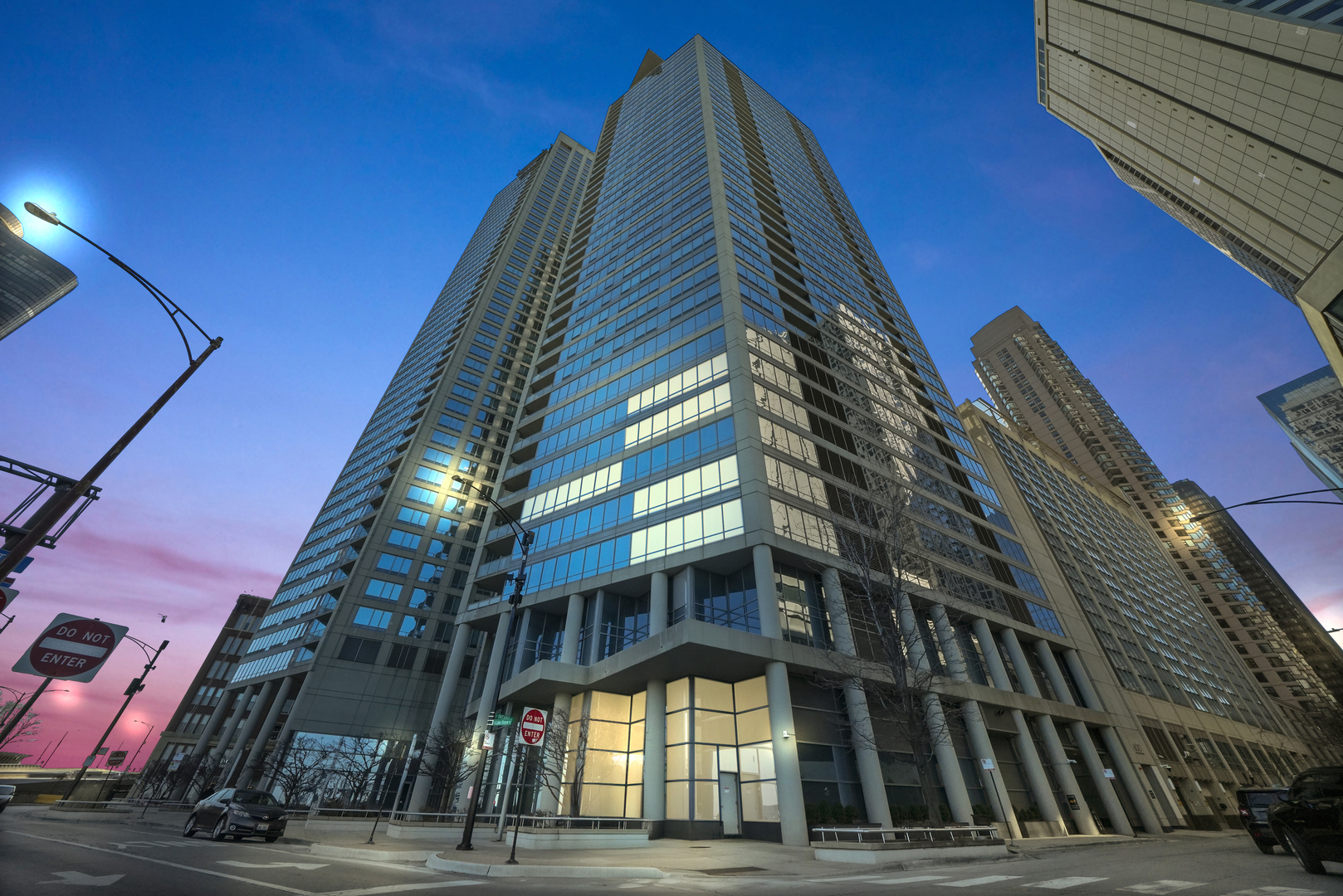600 N Lake Shore Drive Unit: 807