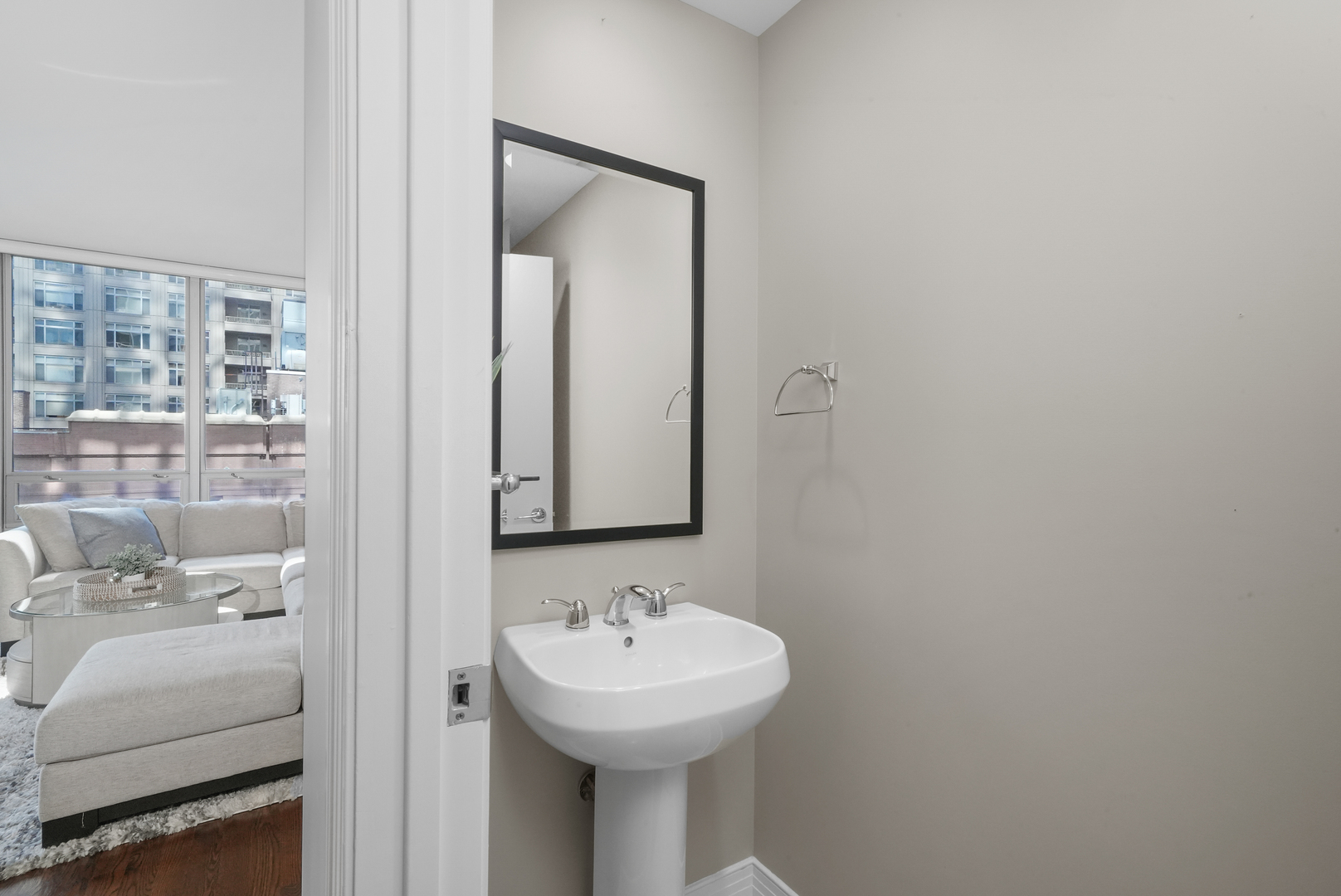 600 N Lake Shore Drive Unit: 807