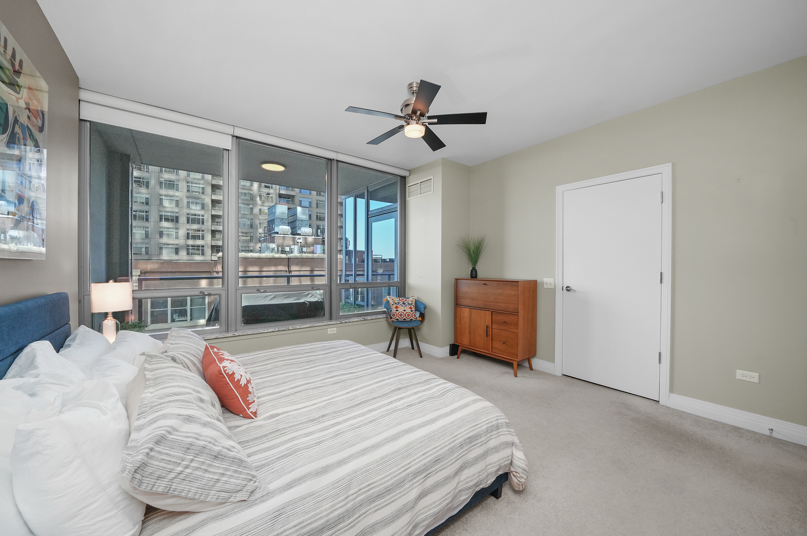 600 N Lake Shore Drive Unit: 807