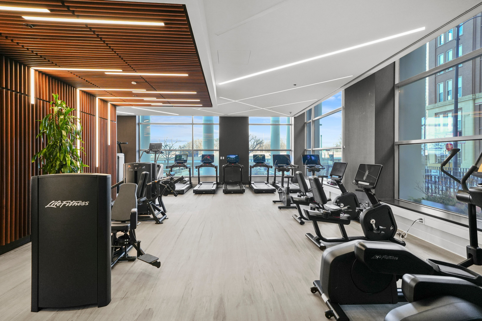 600 N Lake Shore Drive Unit: 807