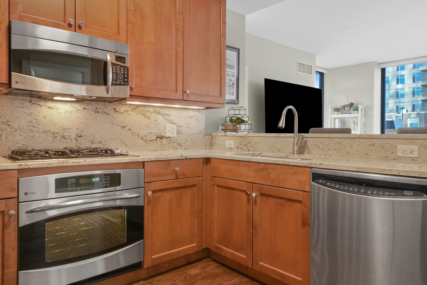 600 N Lake Shore Drive Unit: 807