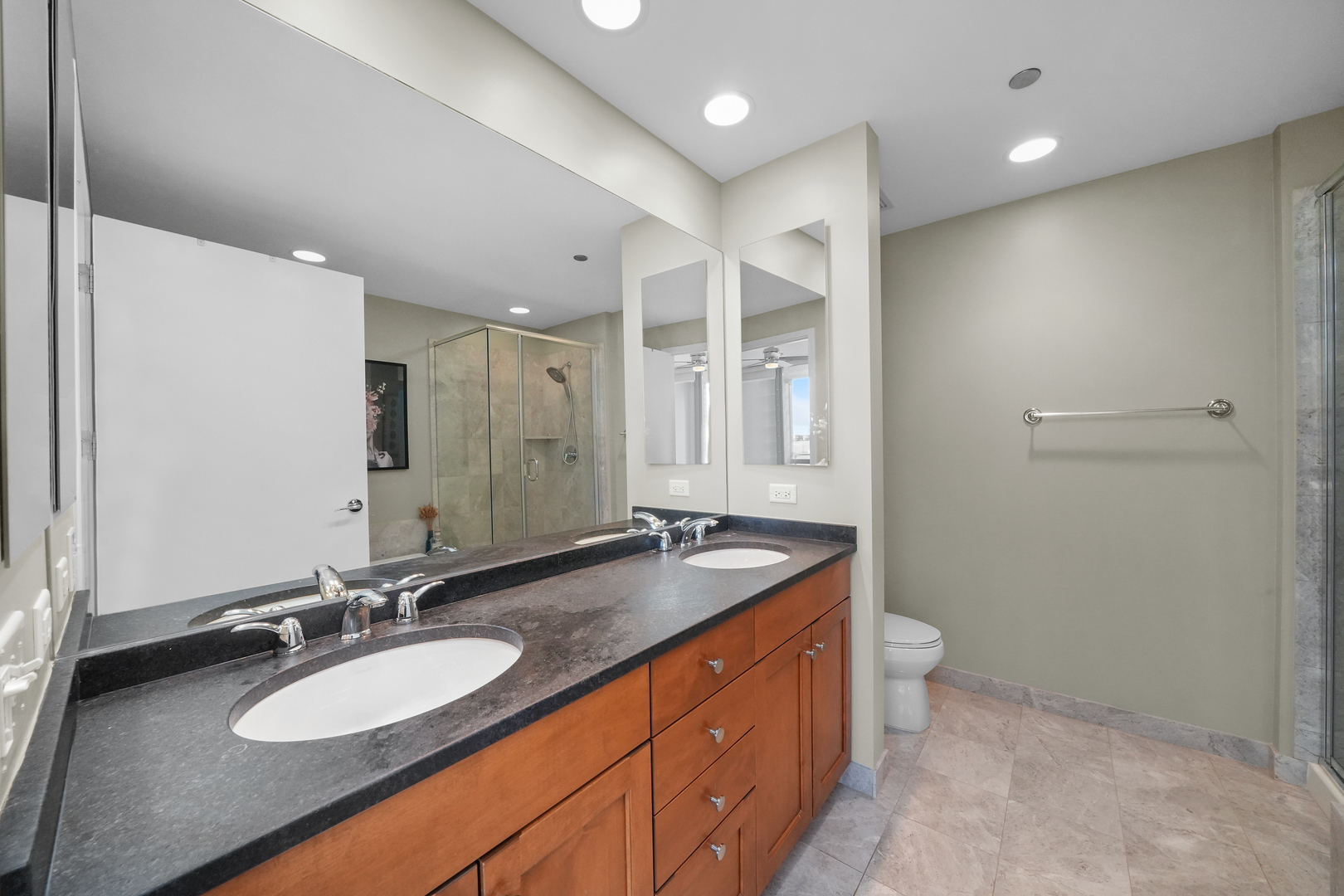 600 N Lake Shore Drive Unit: 807