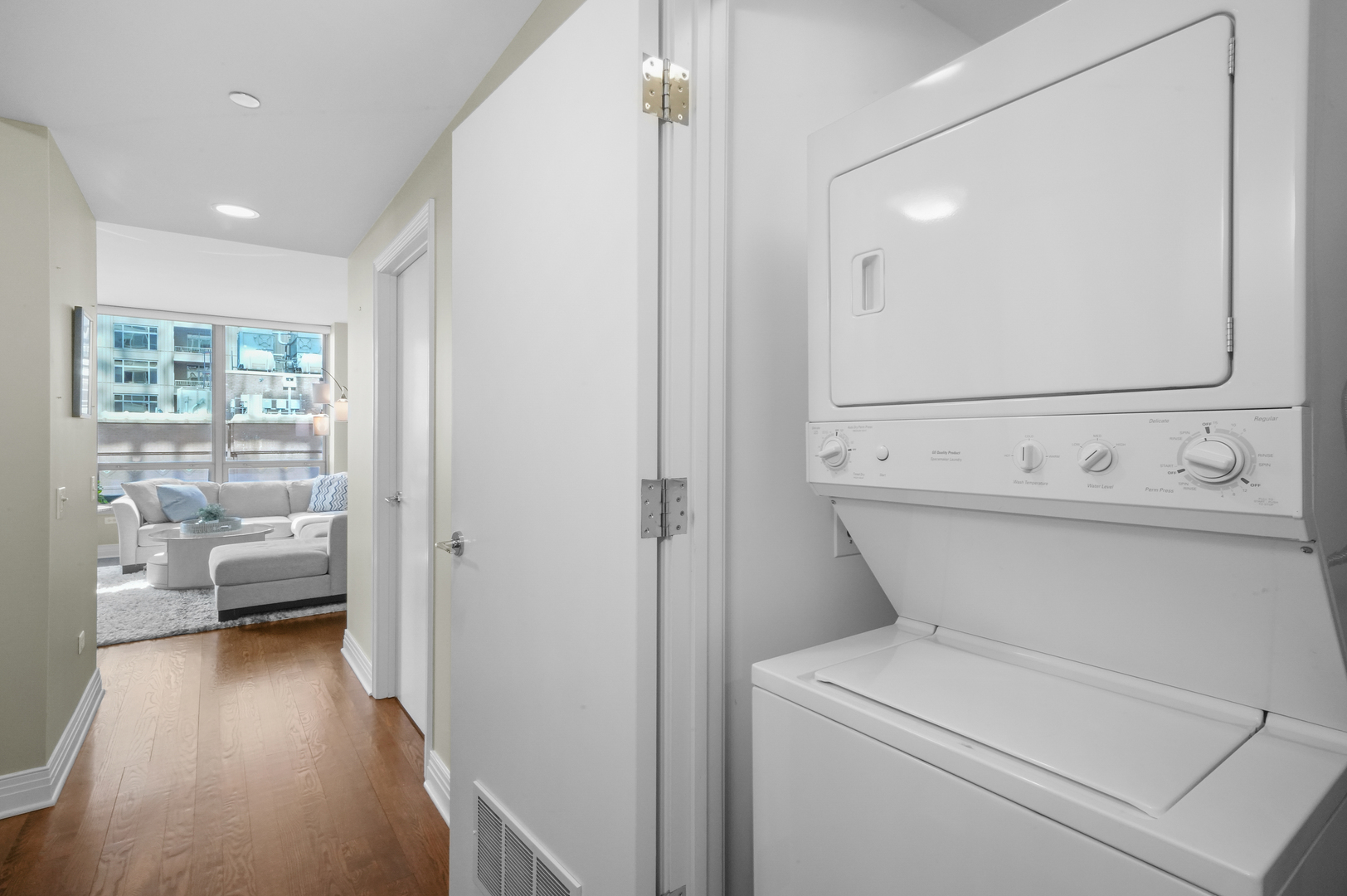 600 N Lake Shore Drive Unit: 807