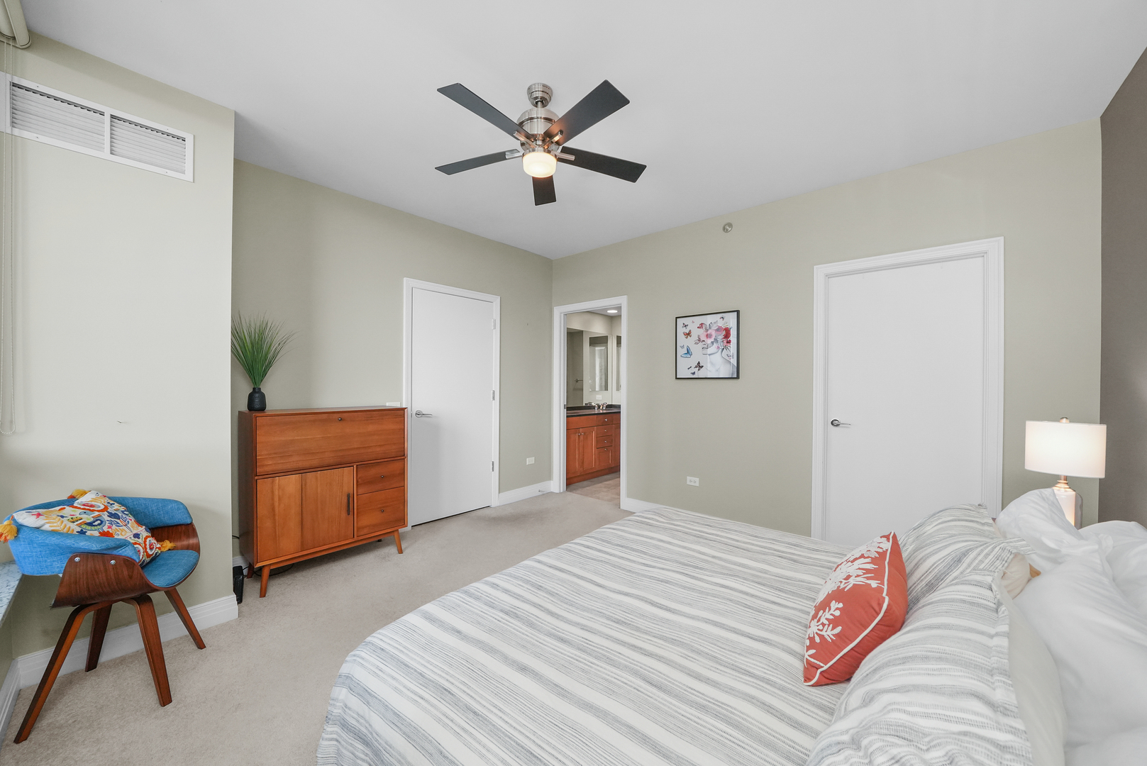 600 N Lake Shore Drive Unit: 807