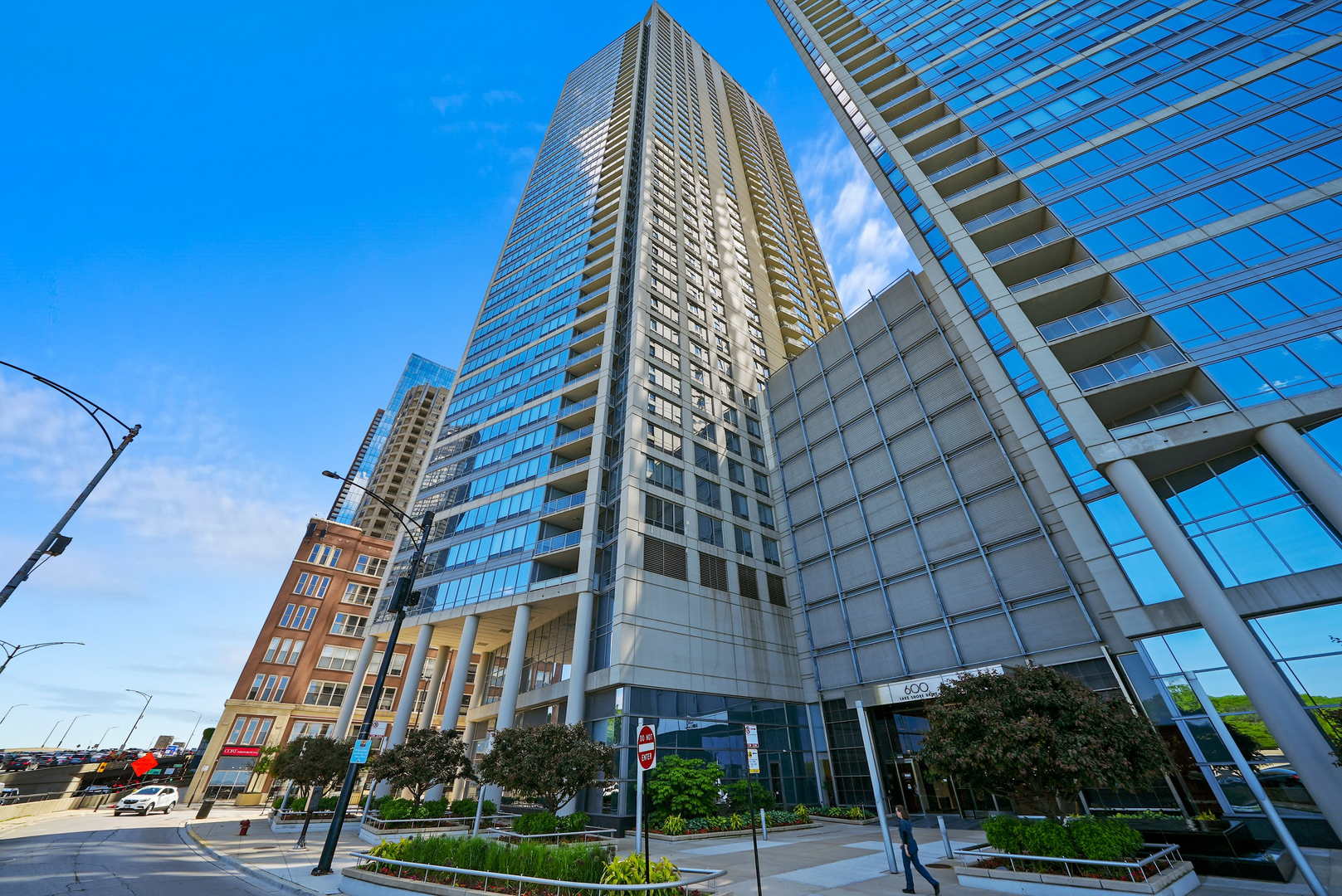 600 N Lake Shore Drive Unit: 807