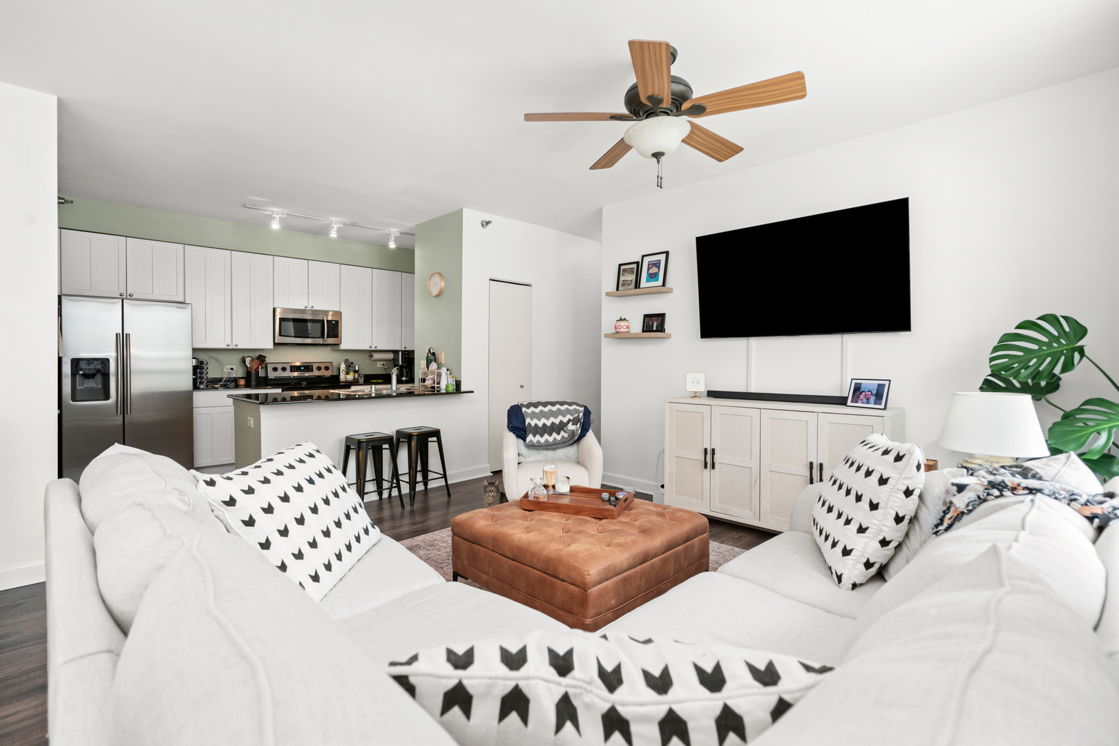 421 W Huron Street Unit: 1009