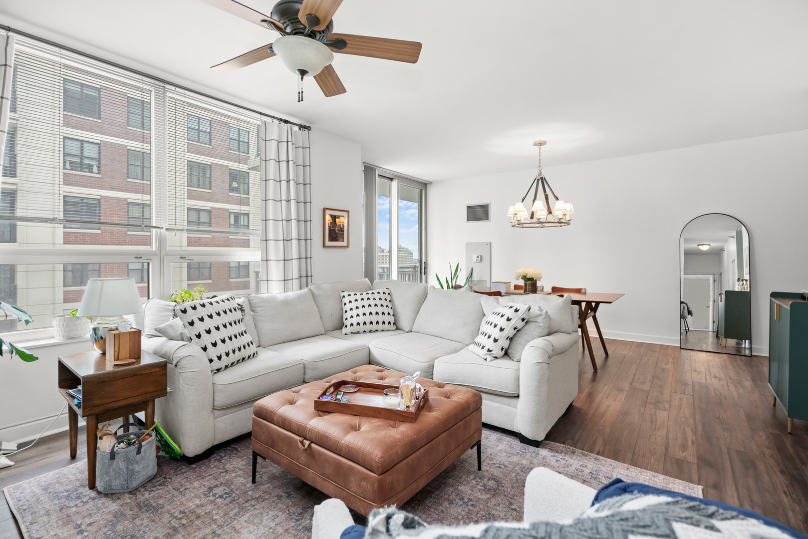 421 W Huron Street Unit: 1009