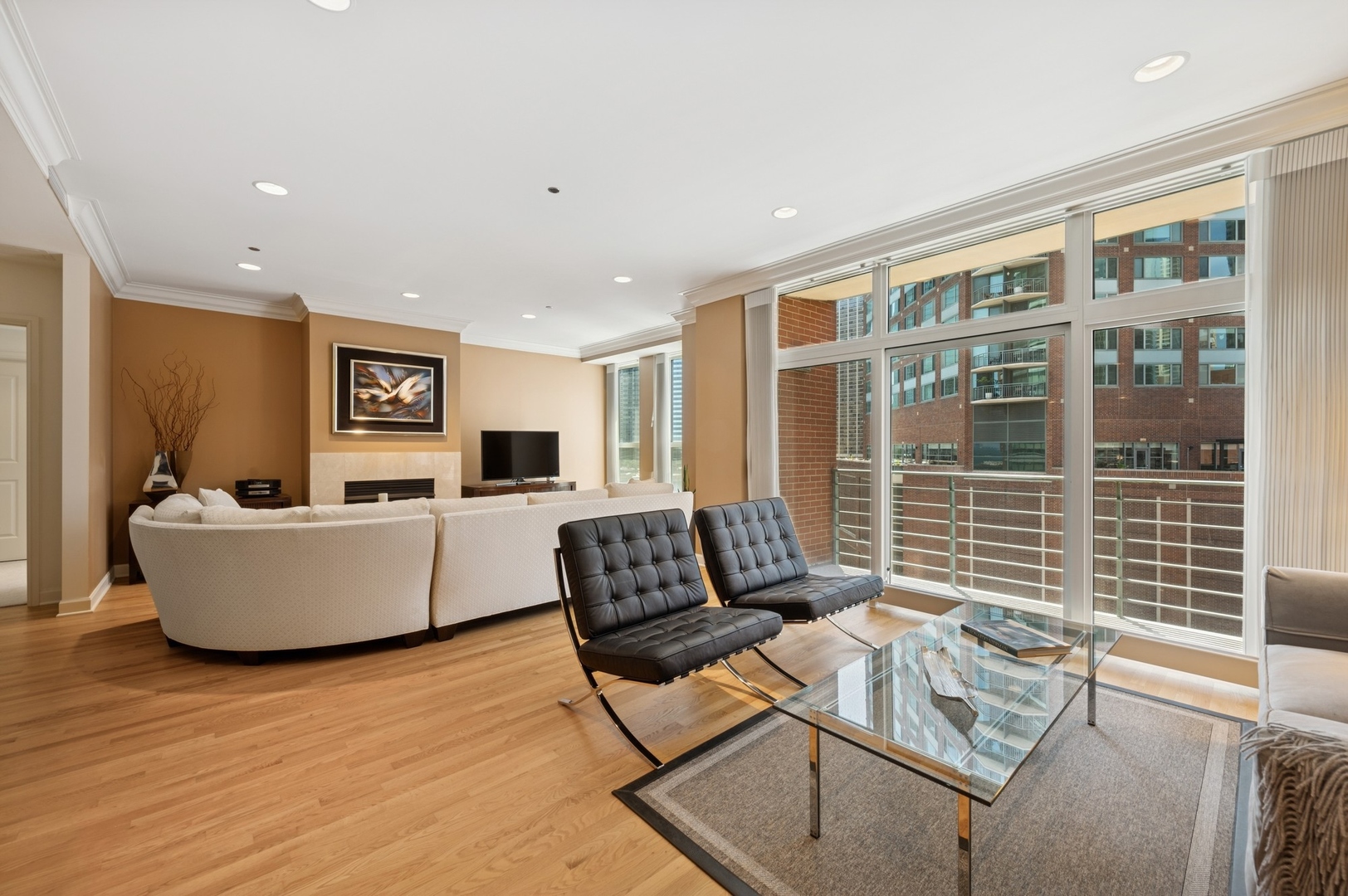 415 E NORTH WATER Street Unit: 806