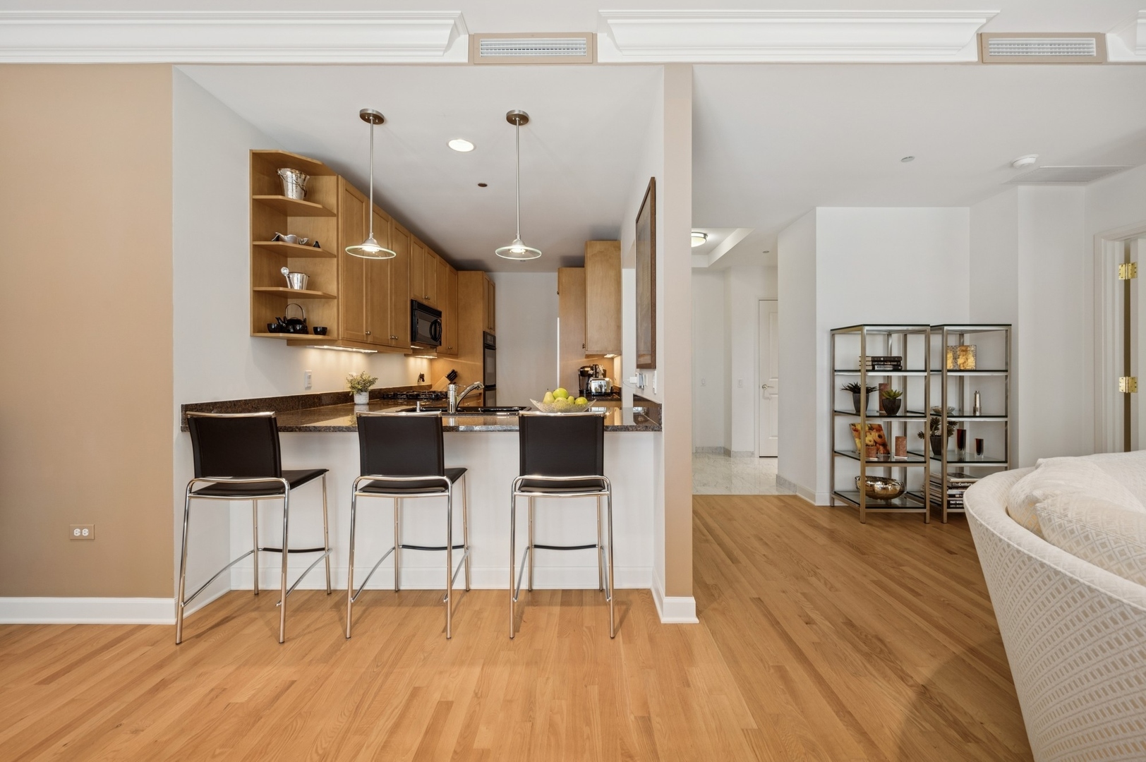 415 E NORTH WATER Street Unit: 806