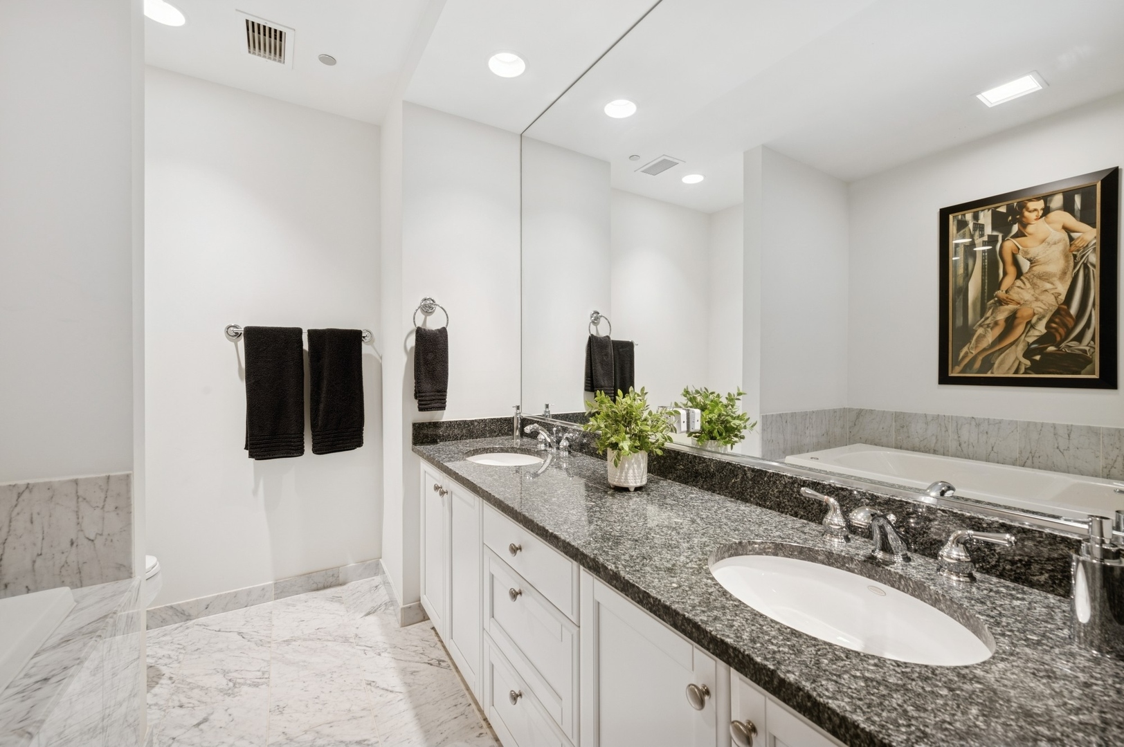 415 E NORTH WATER Street Unit: 806