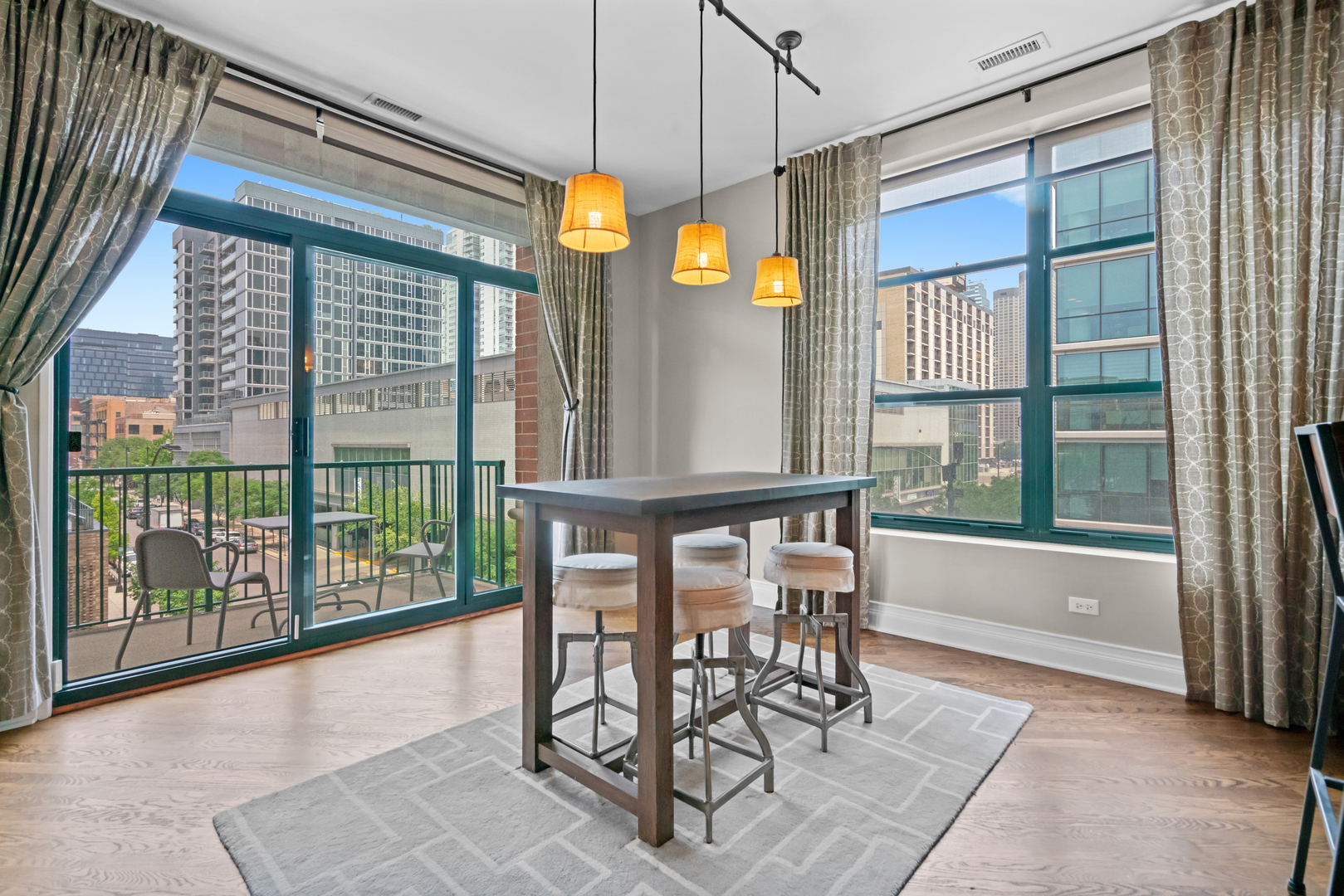 841 W Monroe Street Unit: 4A