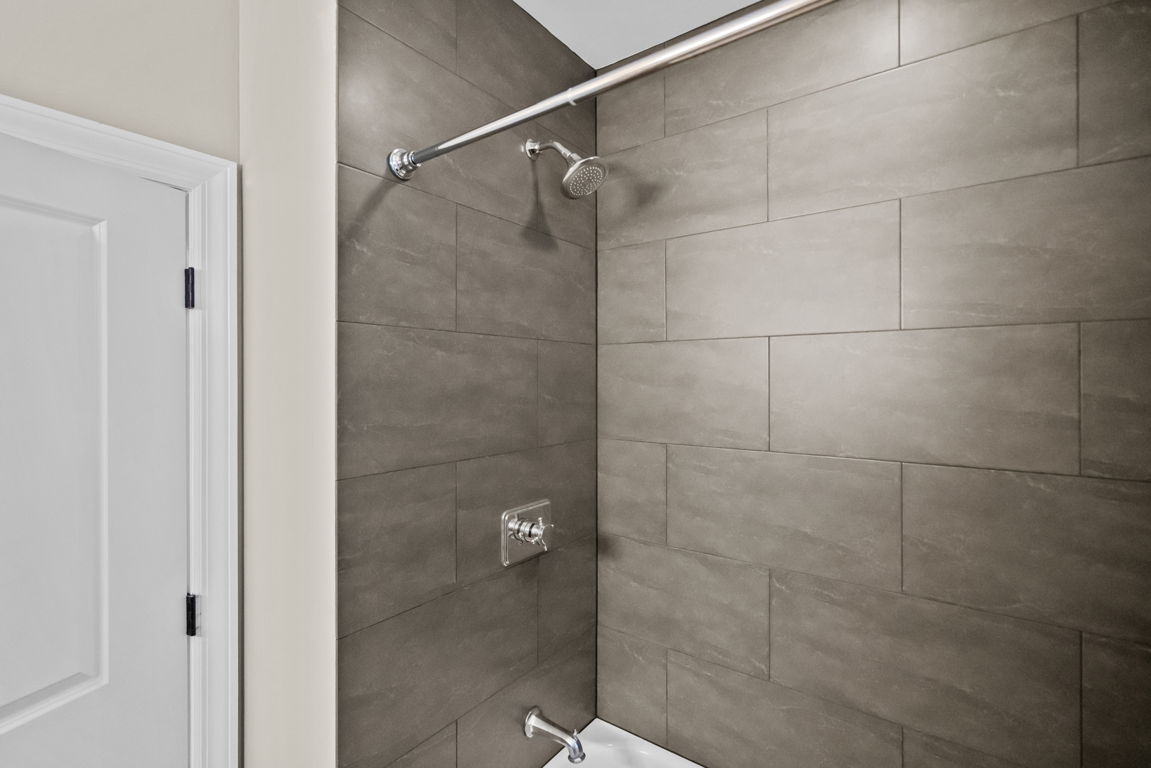 841 W Monroe Street Unit: 4A