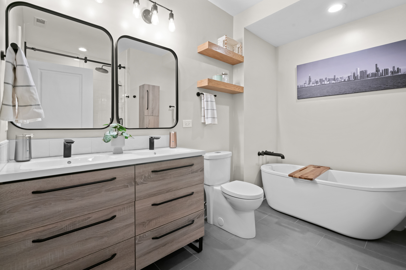 841 W Monroe Street Unit: 4A